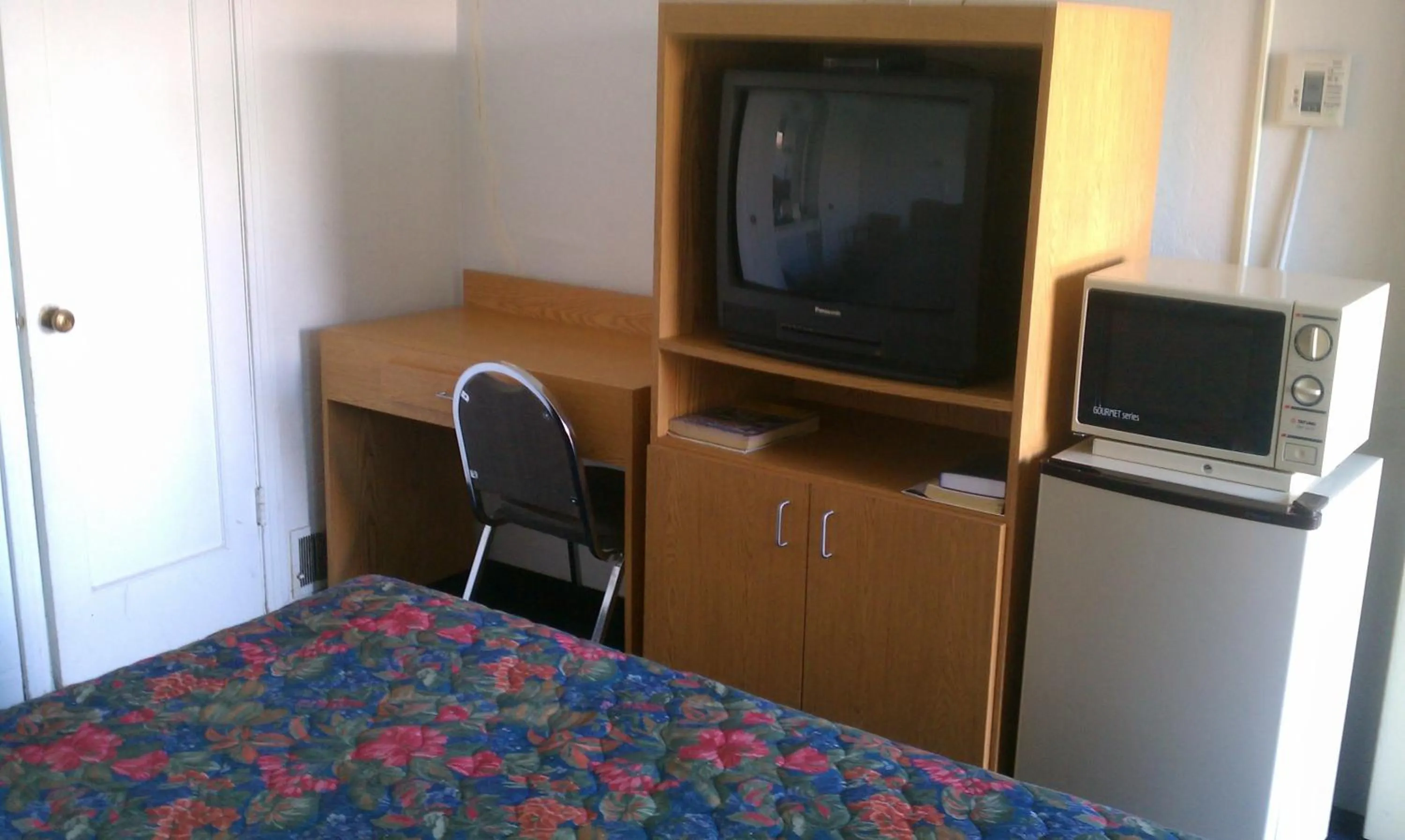TV and multimedia in San Joaquin Motel