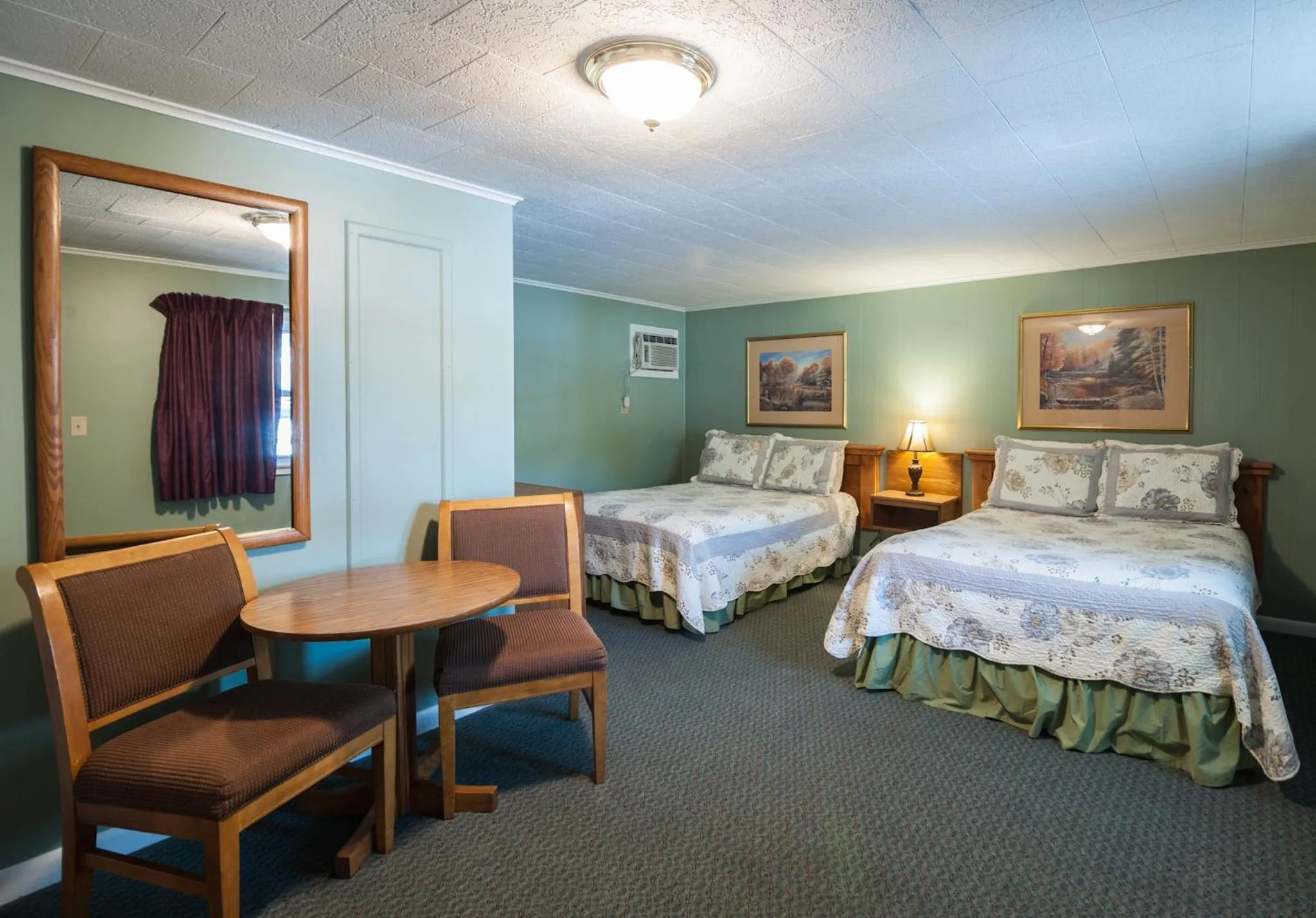 Bed in Profile Motel & Cottages