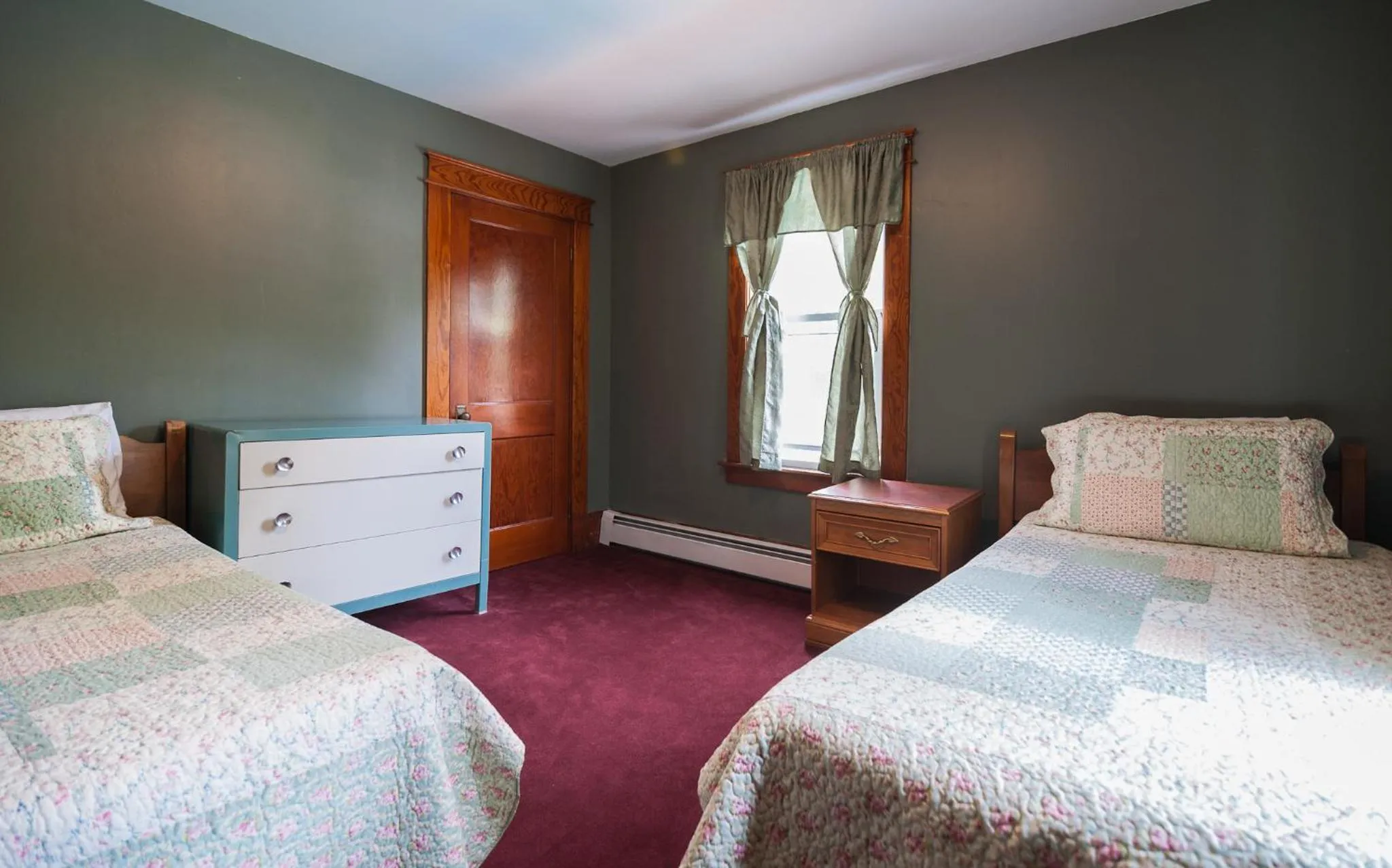 Bed in Profile Motel & Cottages