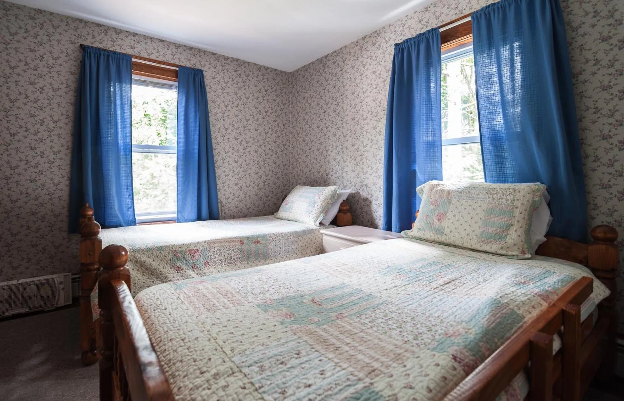 Bed in Profile Motel & Cottages