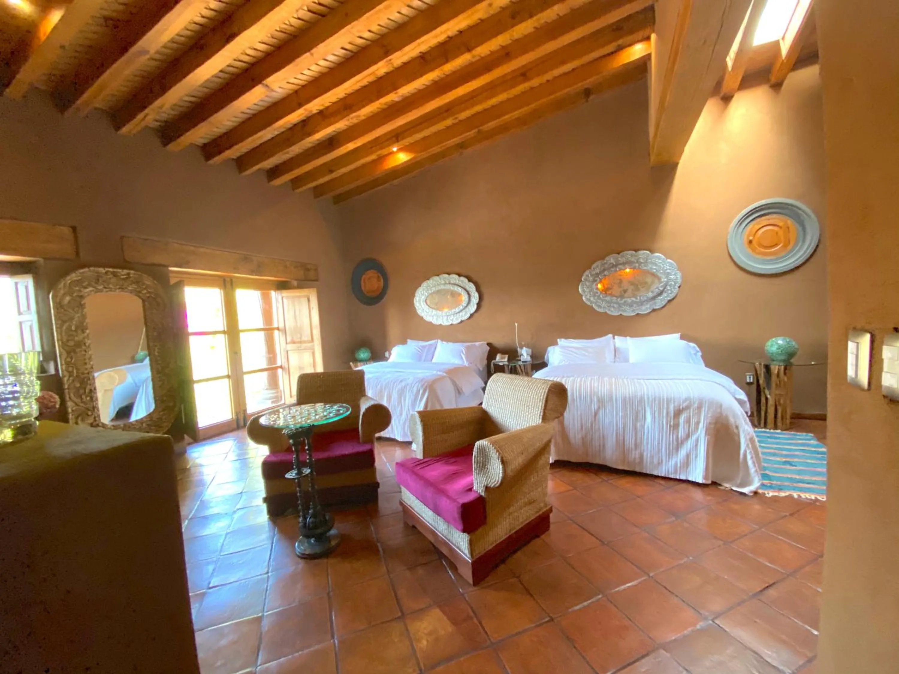 Text overlay, Bed in Hacienda Ucazanaztacua