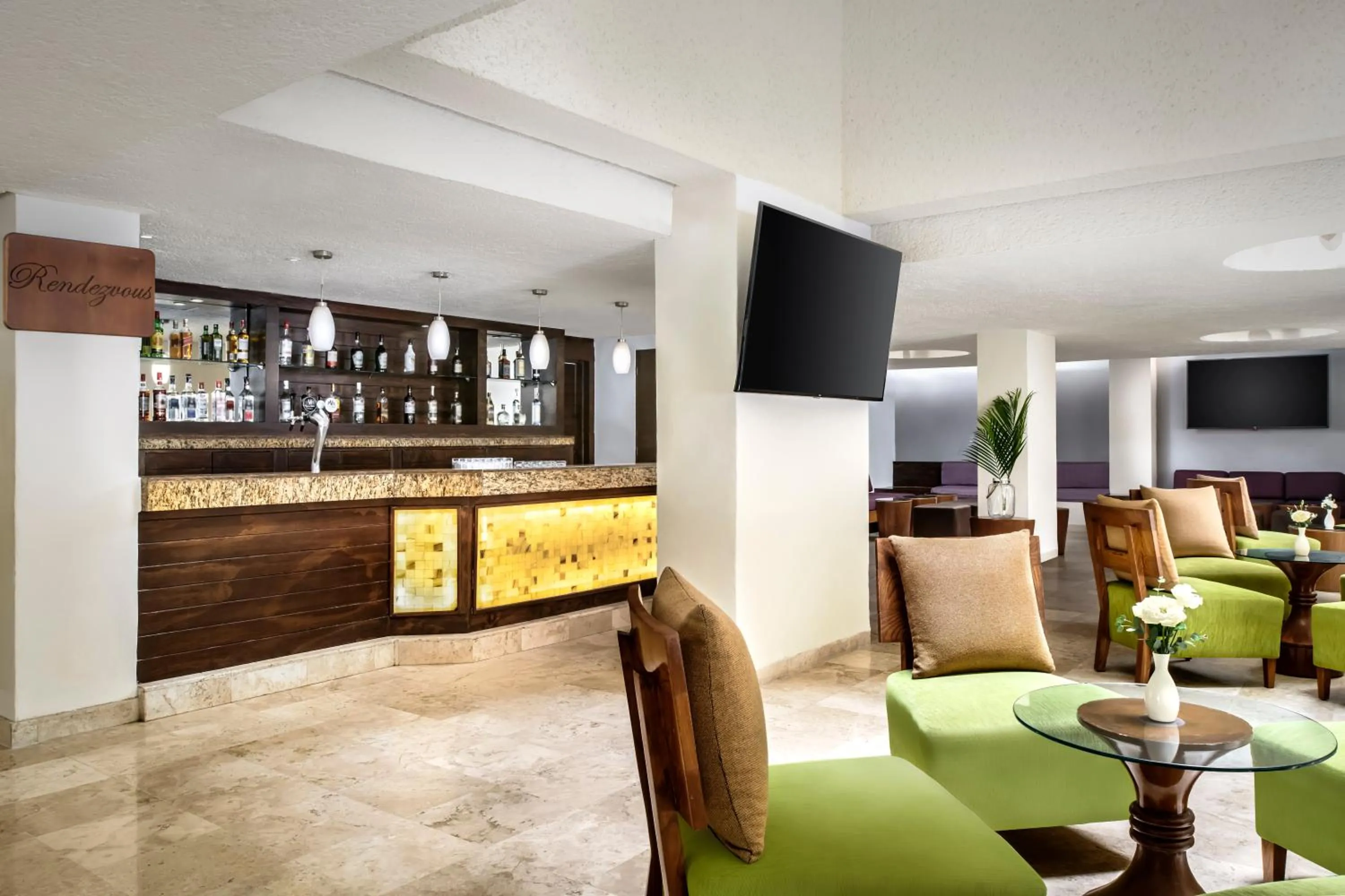 Lounge or bar in Sunscape Dorado Pacifico Ixtapa Resort & Spa- All Inclusive