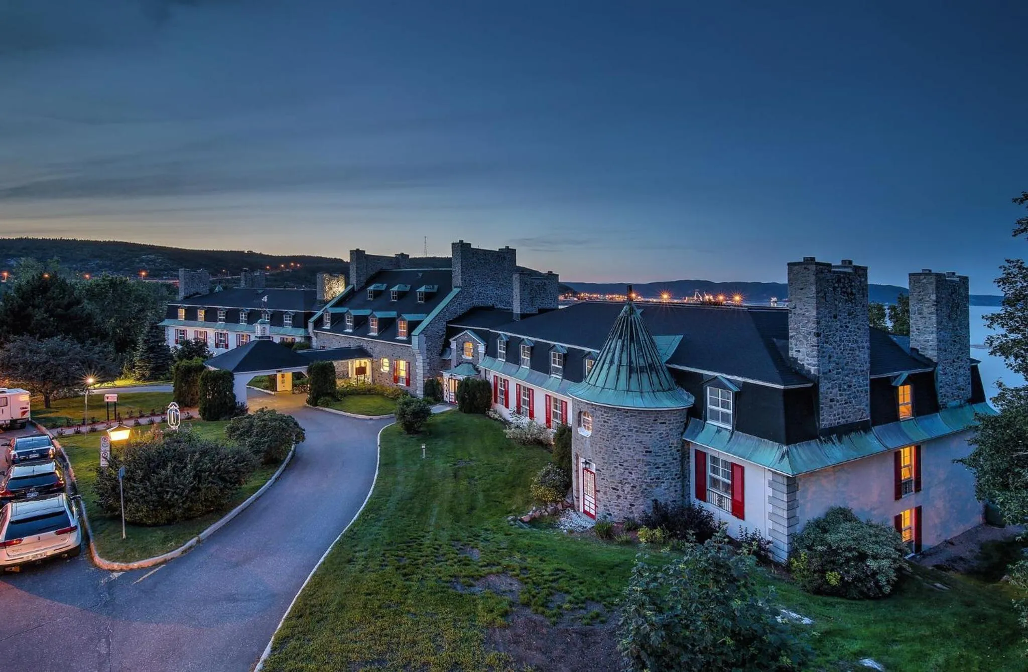 Property building in Hôtel le Manoir Baie-Comeau