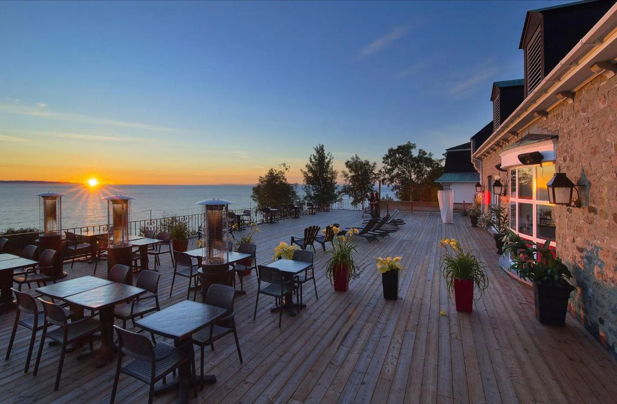Balcony/Terrace in Hôtel le Manoir Baie-Comeau
