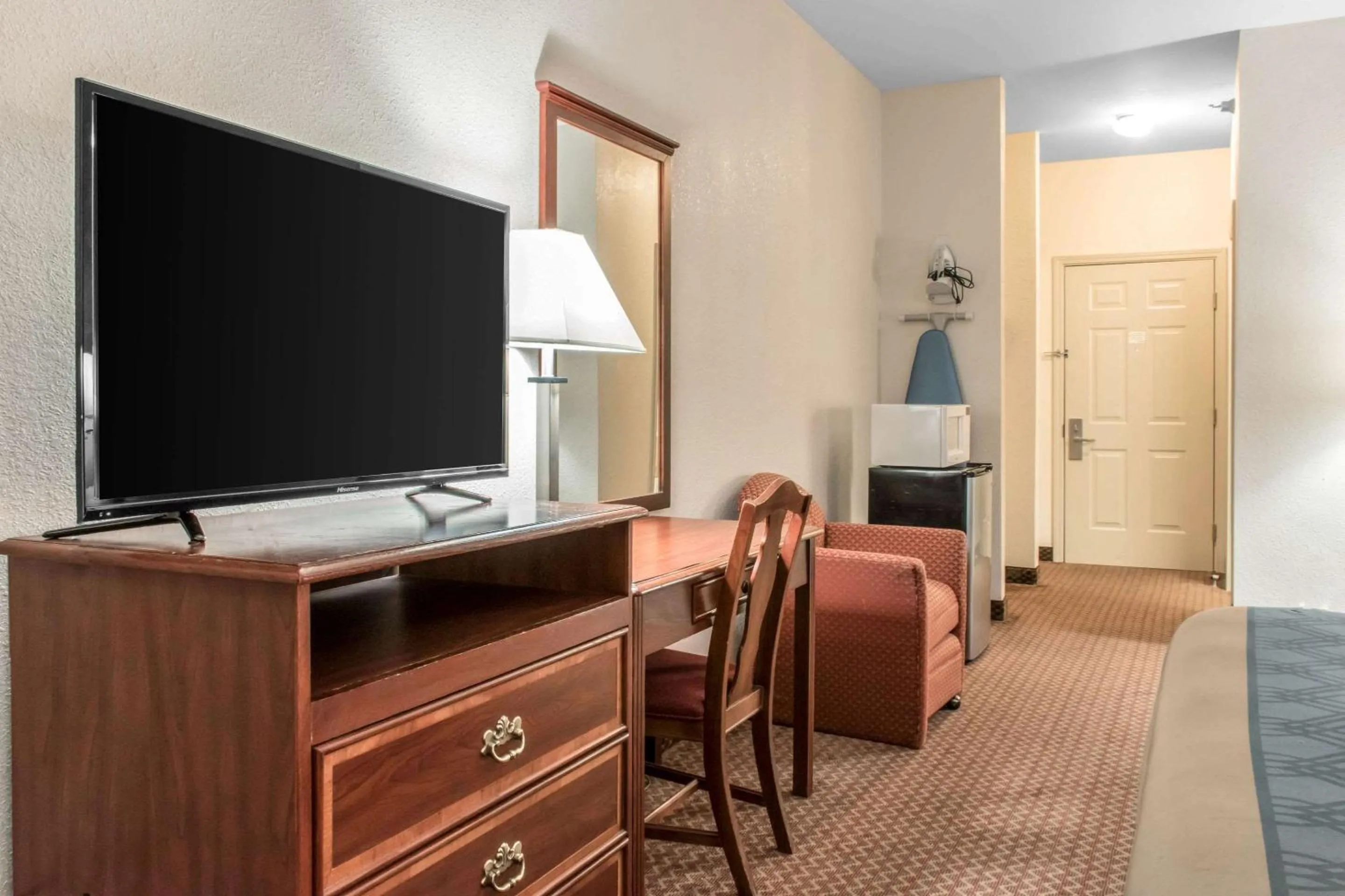 Photo of the whole room in Econo Lodge Carlisle Central