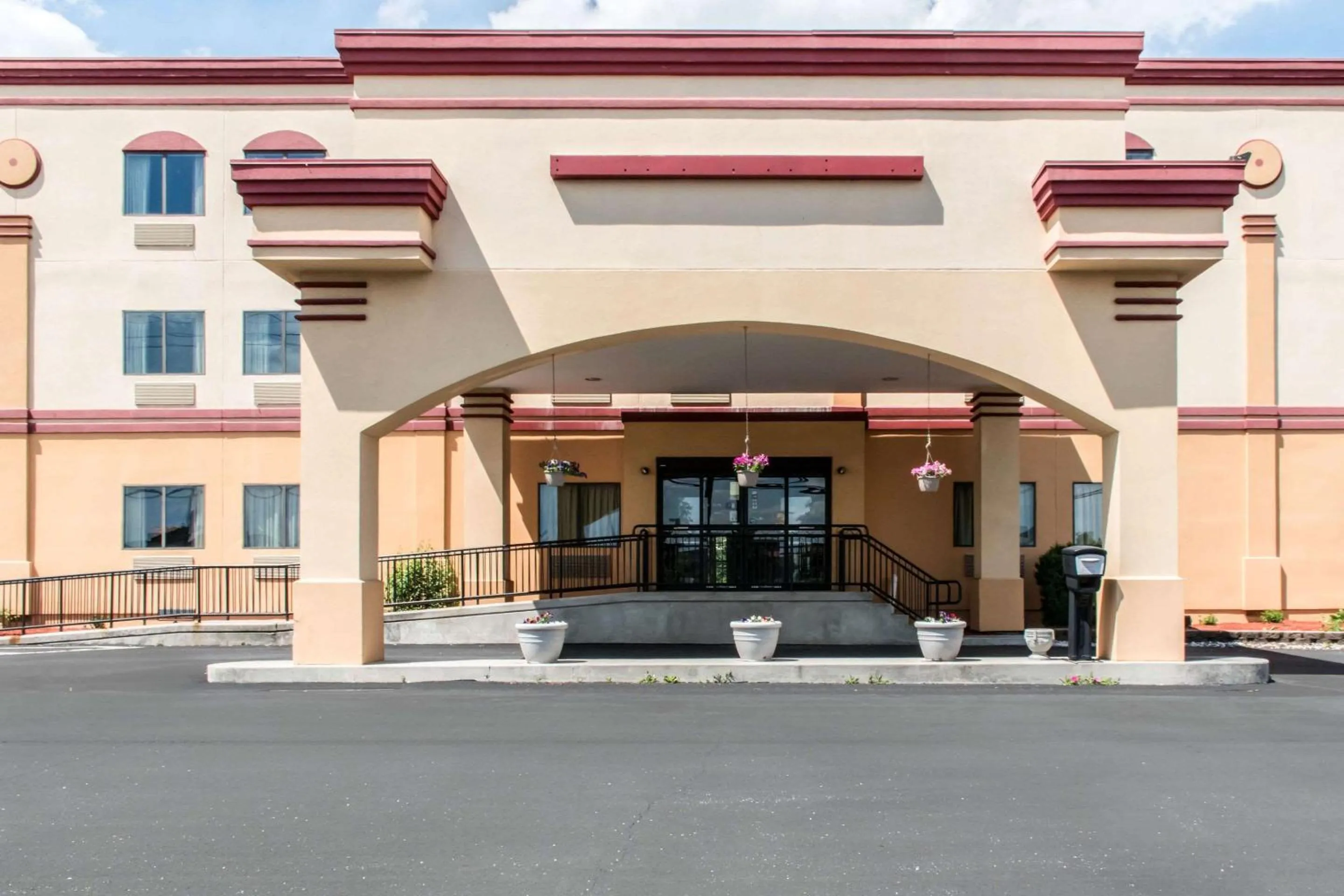 Property building in Econo Lodge Carlisle Central