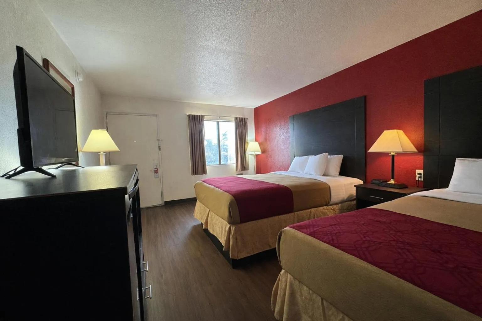 Bed in Econo Lodge Carlisle