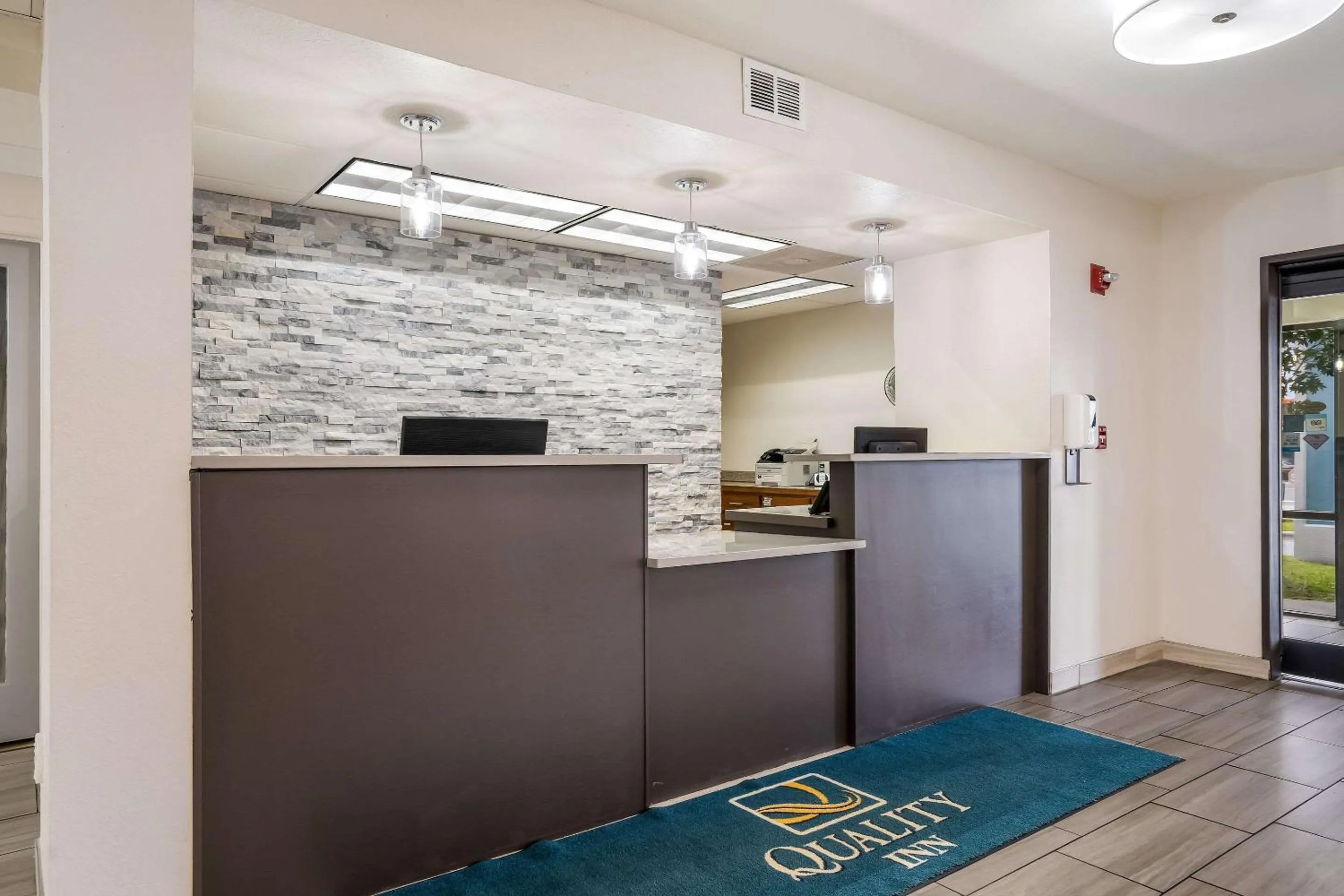Lobby or reception in Quality Inn Jacksonville near Camp Lejeune