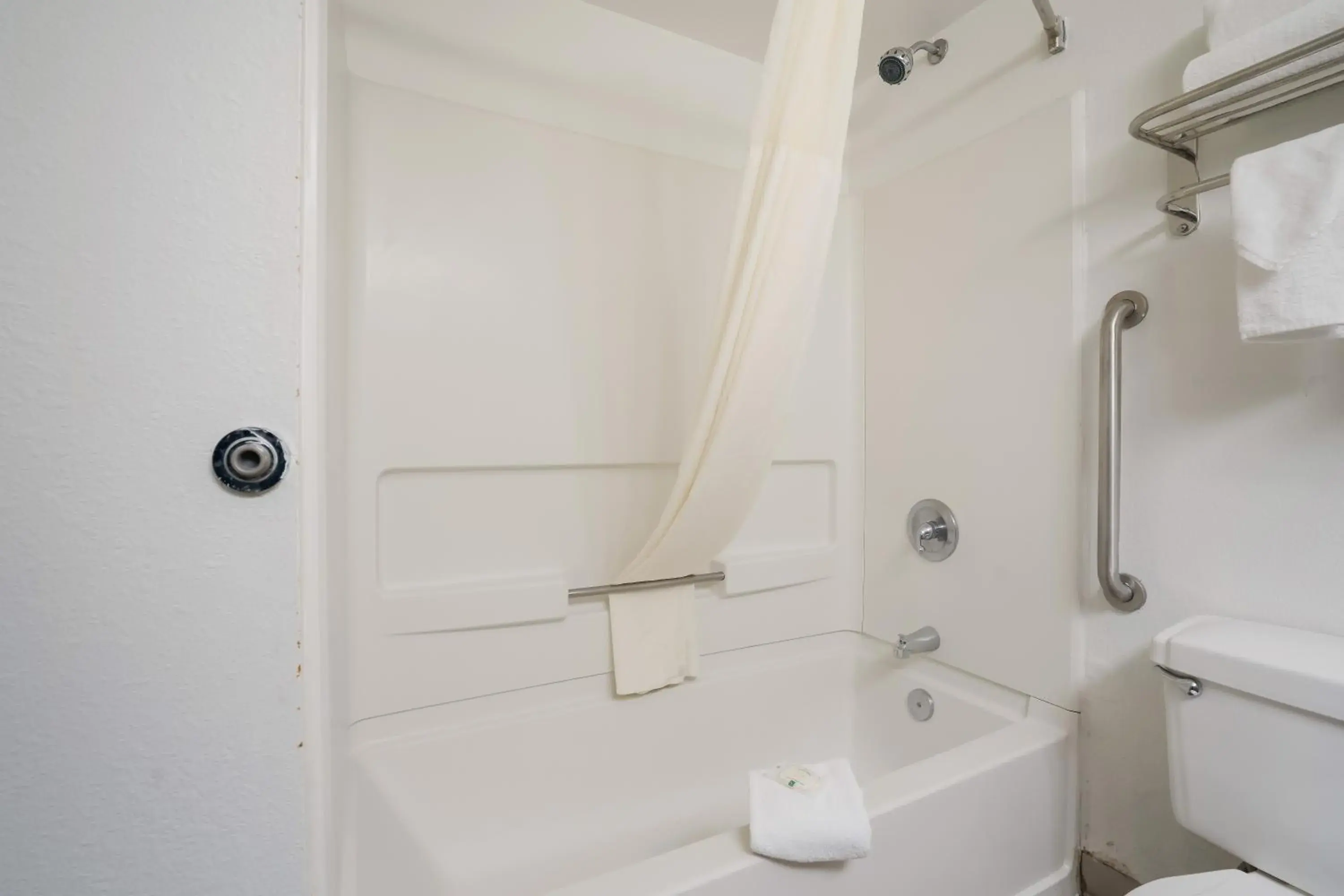 King Room - Smoking in Quality Inn Jacksonville near Camp Lejeune King Room - Smoking in Quality Inn Jacksonville near Camp Lejeune