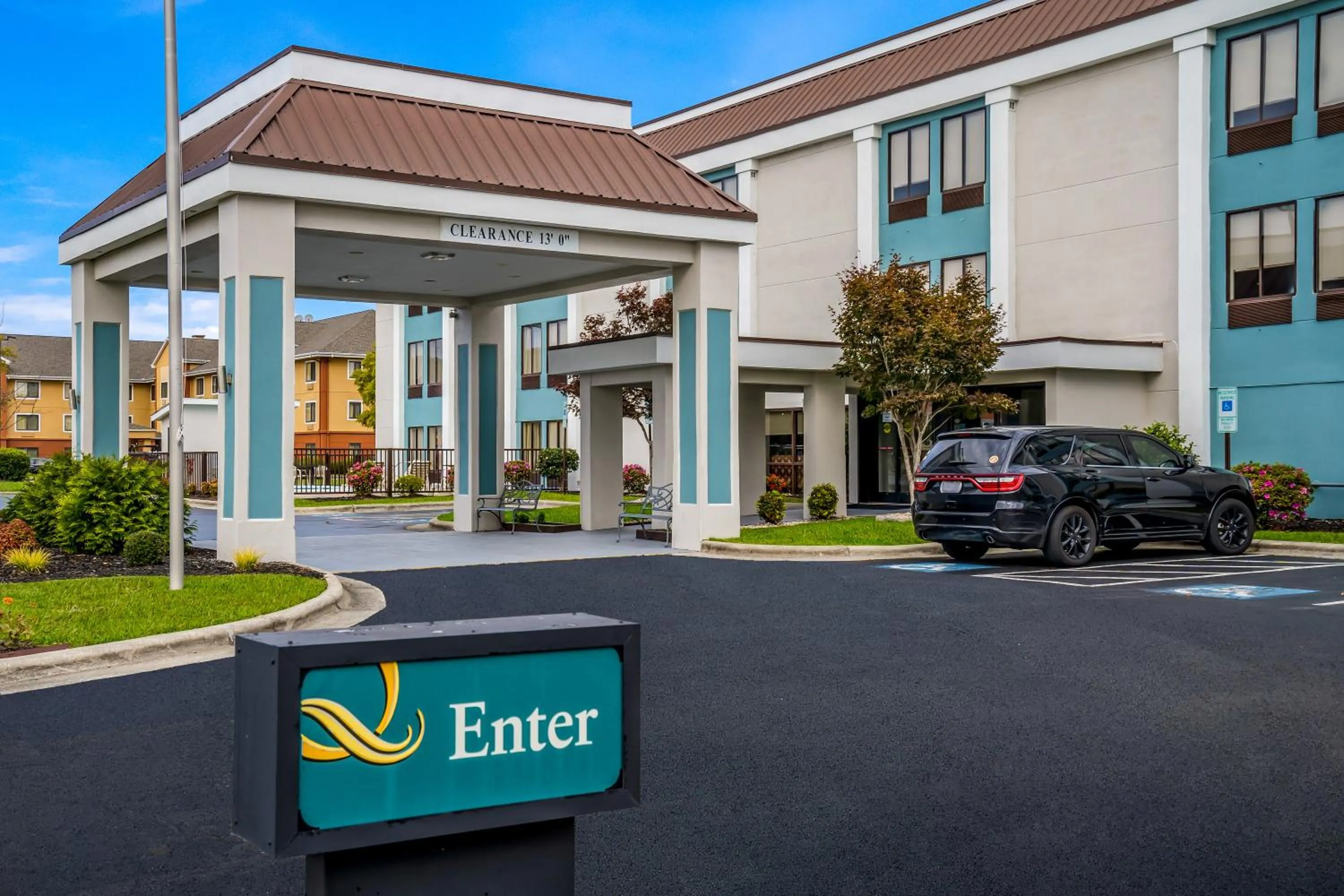 Facade/entrance in Quality Inn Jacksonville near Camp Lejeune