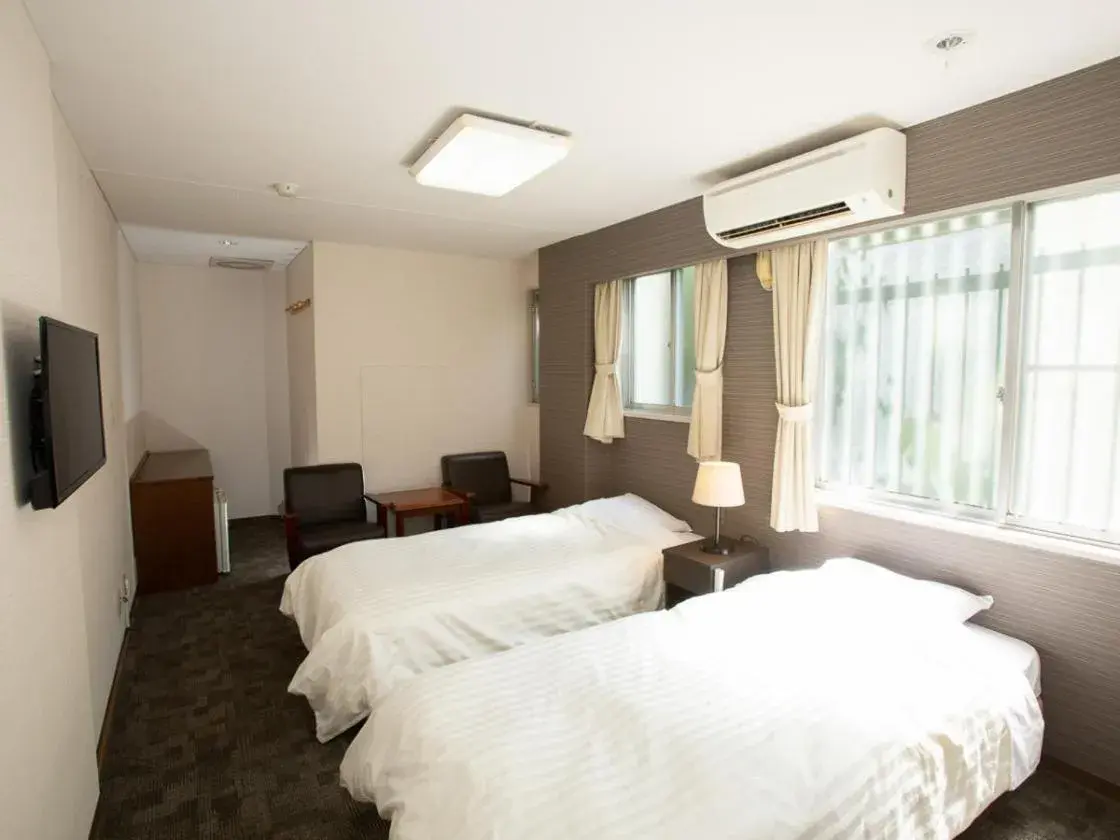 Standard Twin Room with Shared Bathroom in Itoen Hotel Inatori Standard Twin Room with Shared Bathroom in Itoen Hotel Inatori