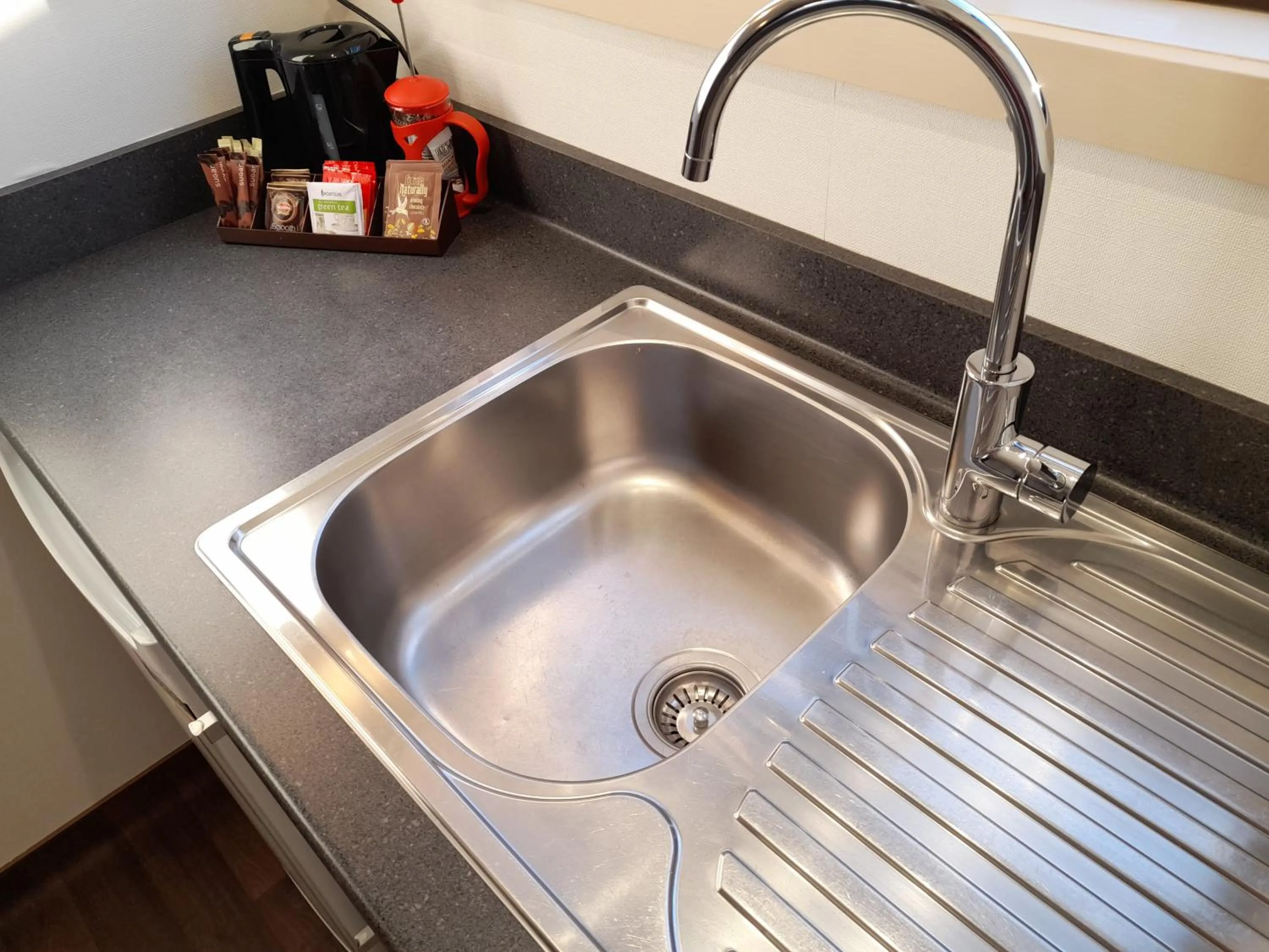 Kitchen or kitchenette in Lake Matheson Motel
