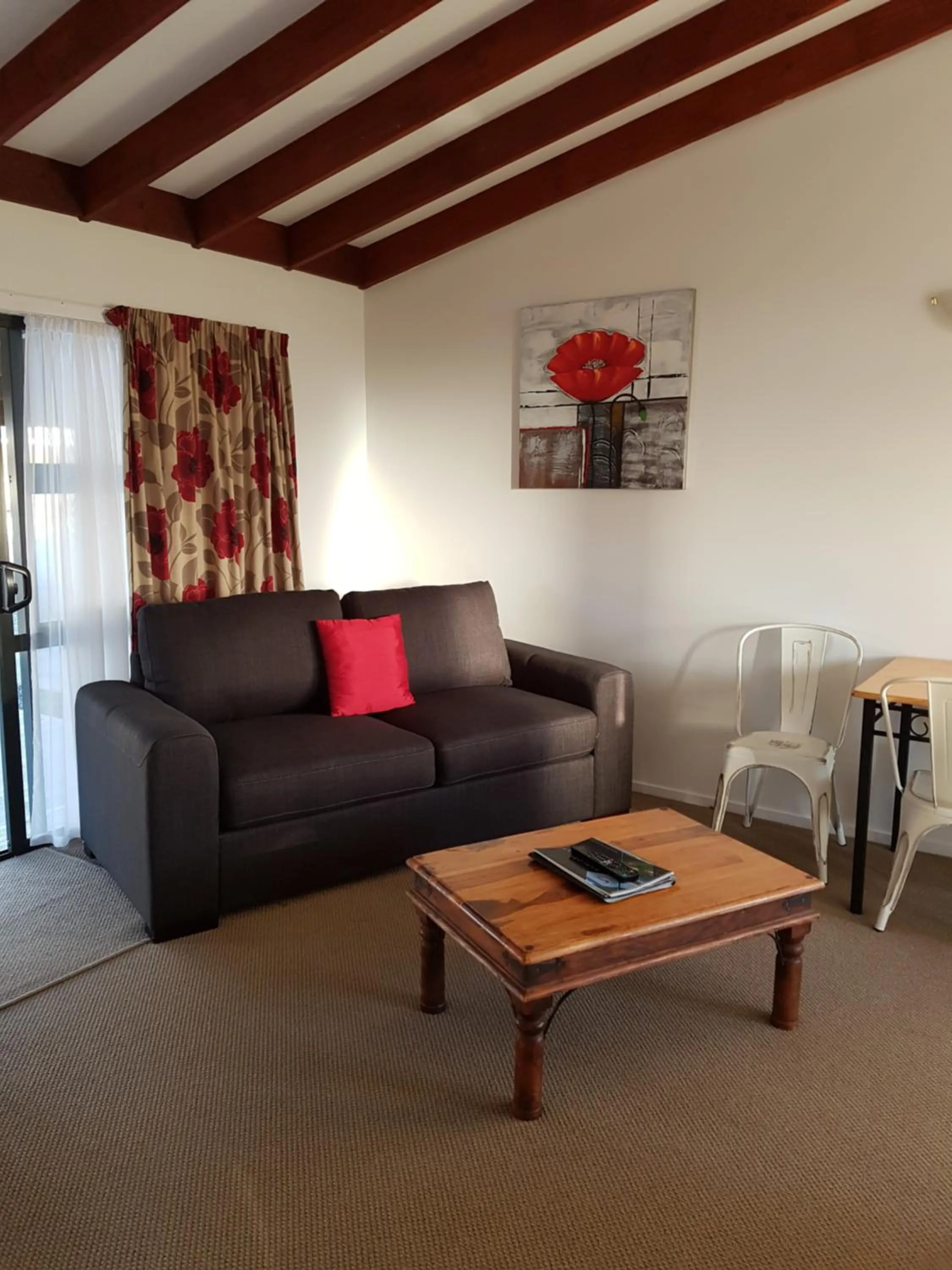 Living room in Lake Matheson Motel