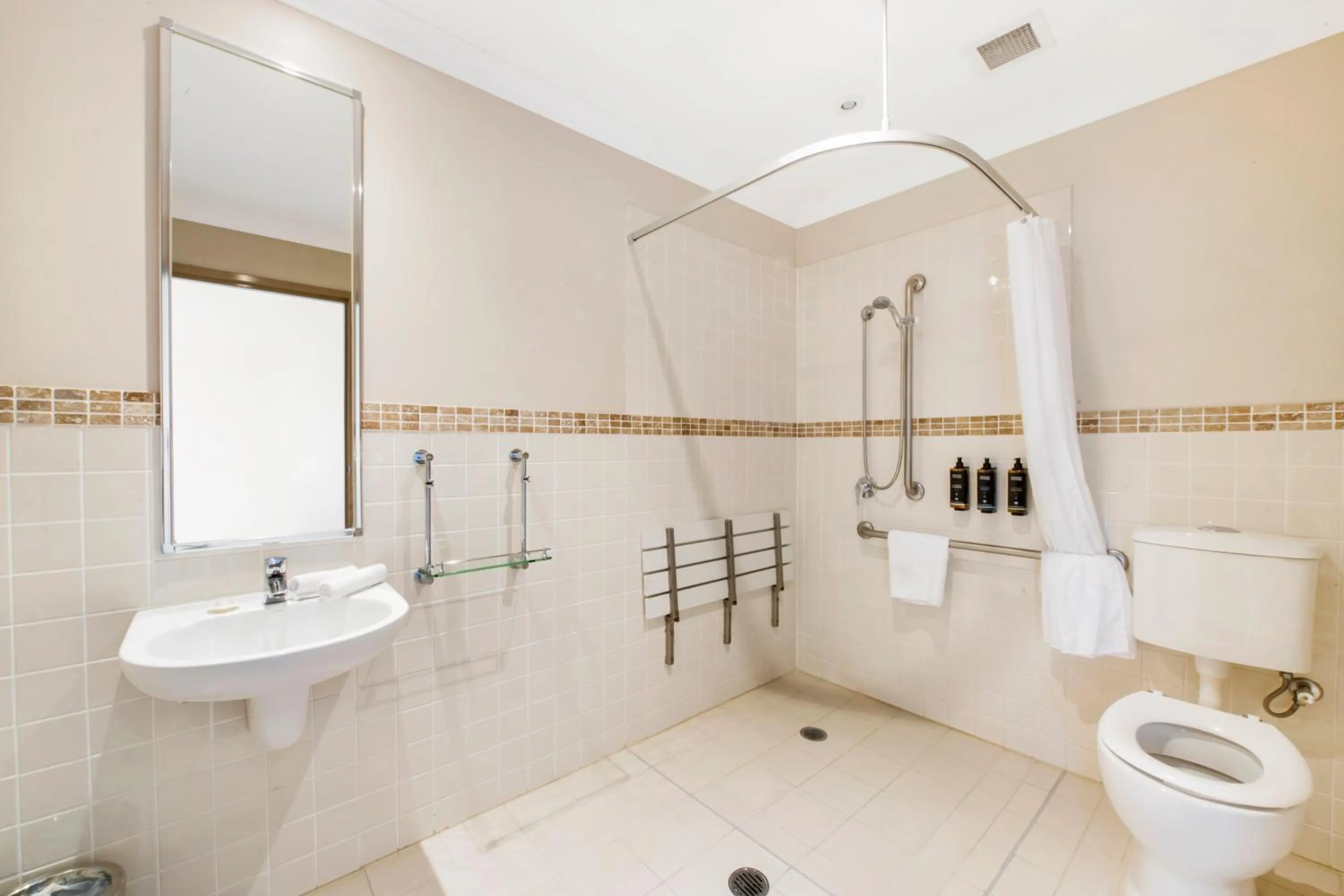 Bathroom in Mercure Kooindah Waters Central Coast