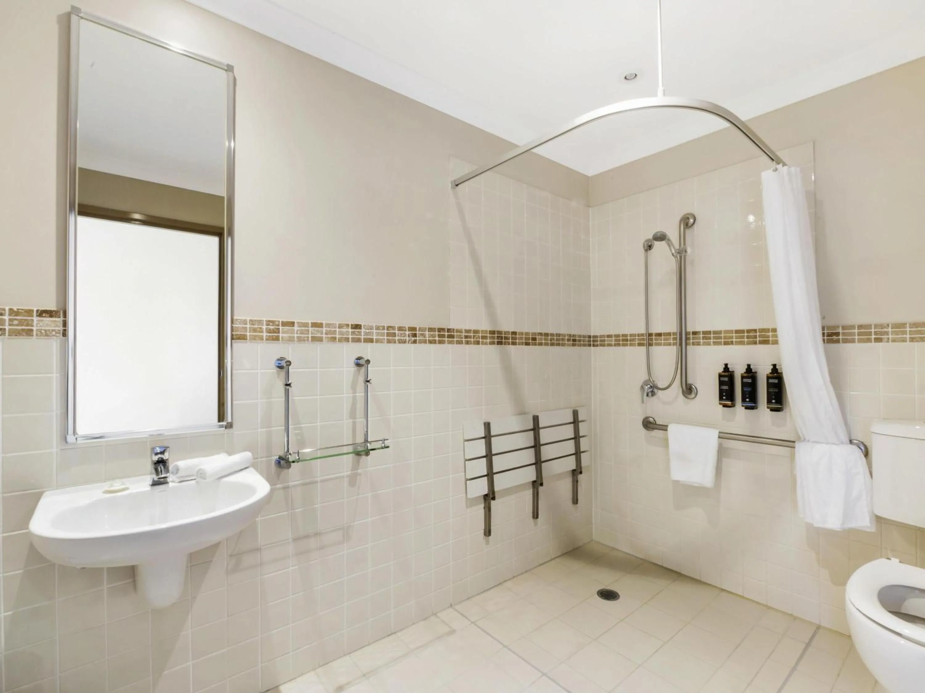 Bedroom in Mercure Kooindah Waters Central Coast