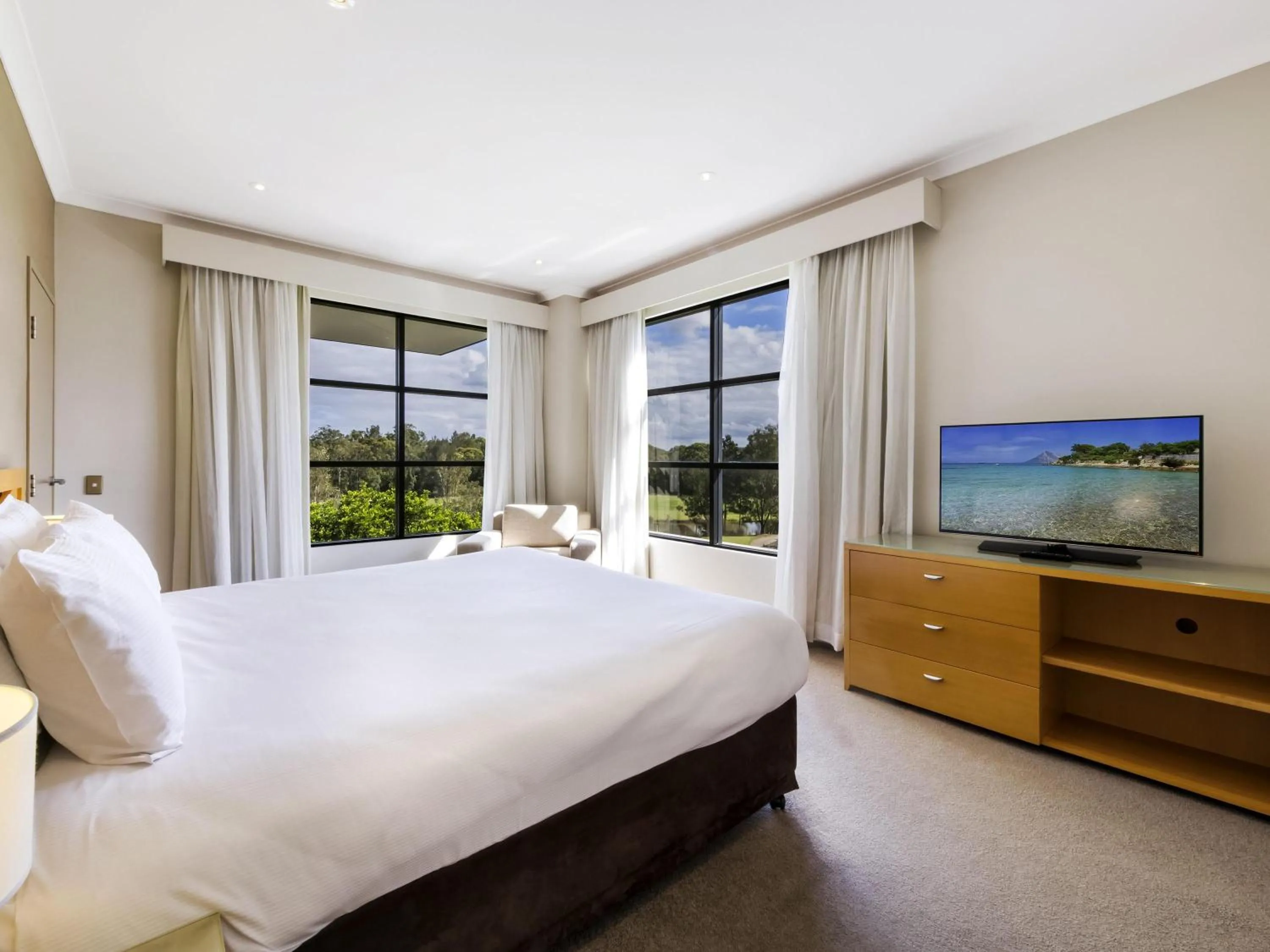 Bedroom, Bed in Mercure Kooindah Waters Central Coast
