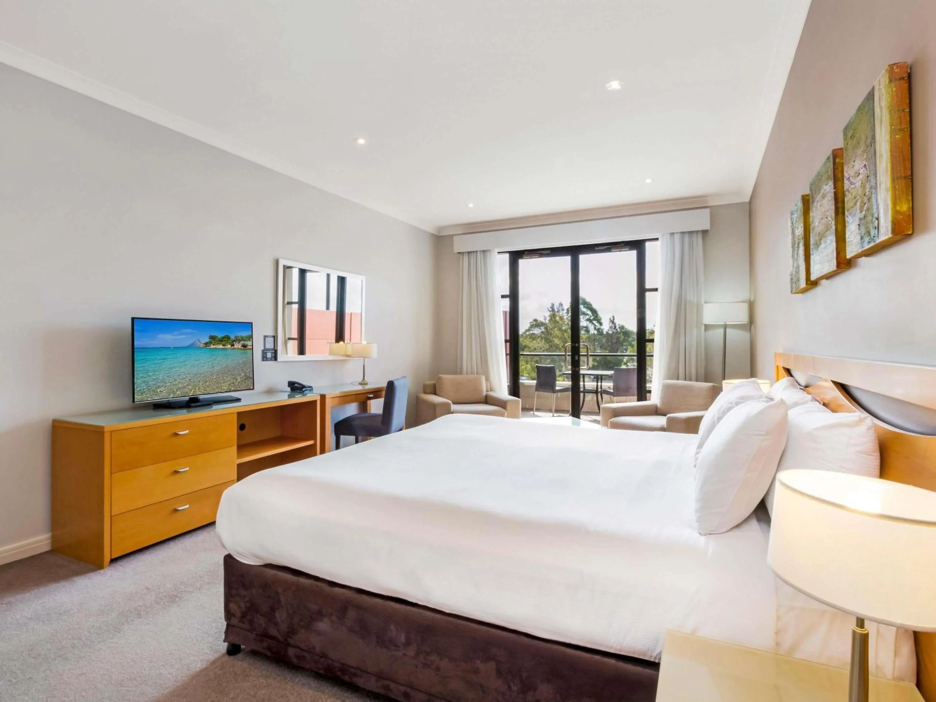 Bedroom, Bed in Mercure Kooindah Waters Central Coast