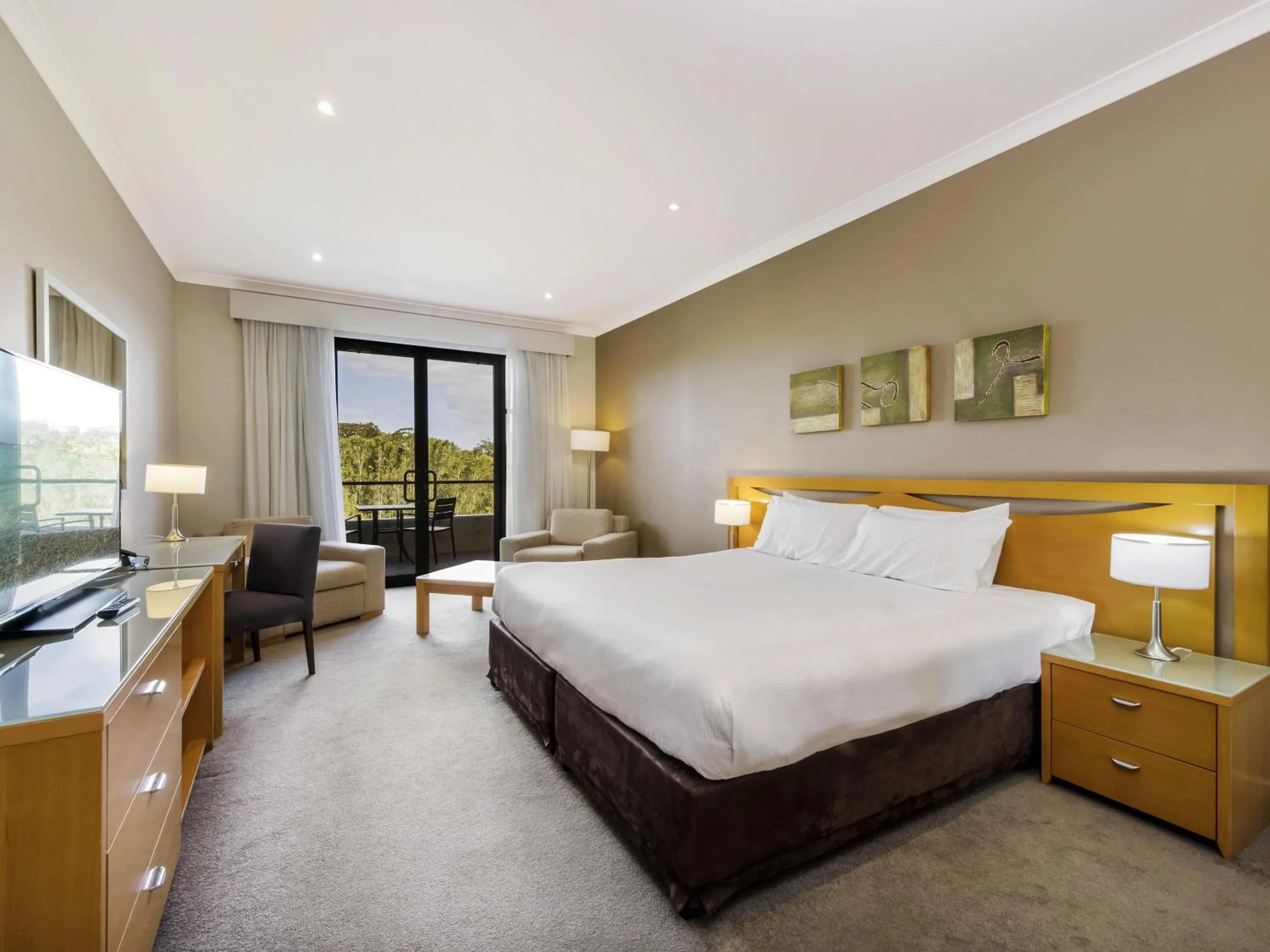 Bedroom, Bed in Mercure Kooindah Waters Central Coast