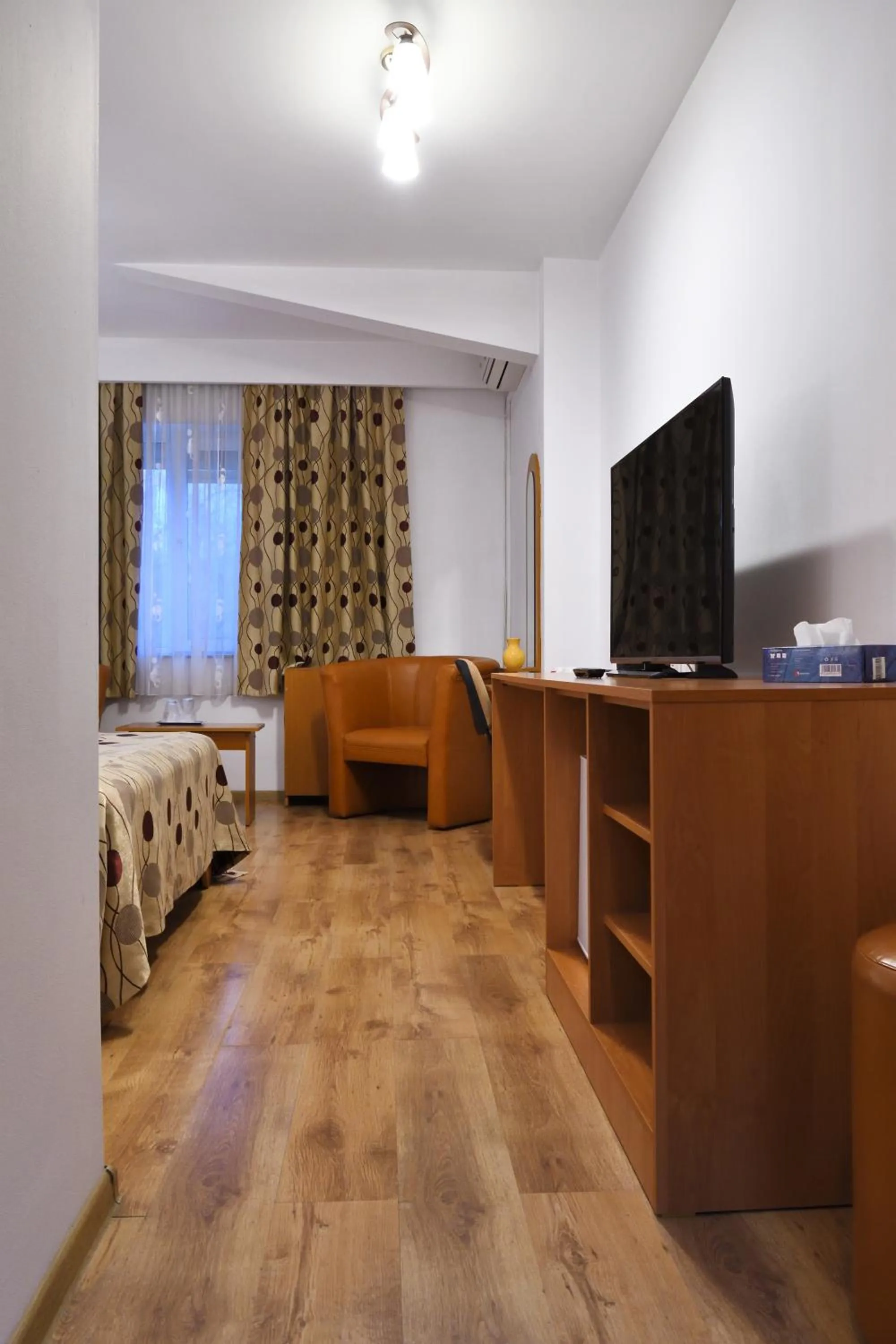 Photo of the whole room, Bed in Hotel Select