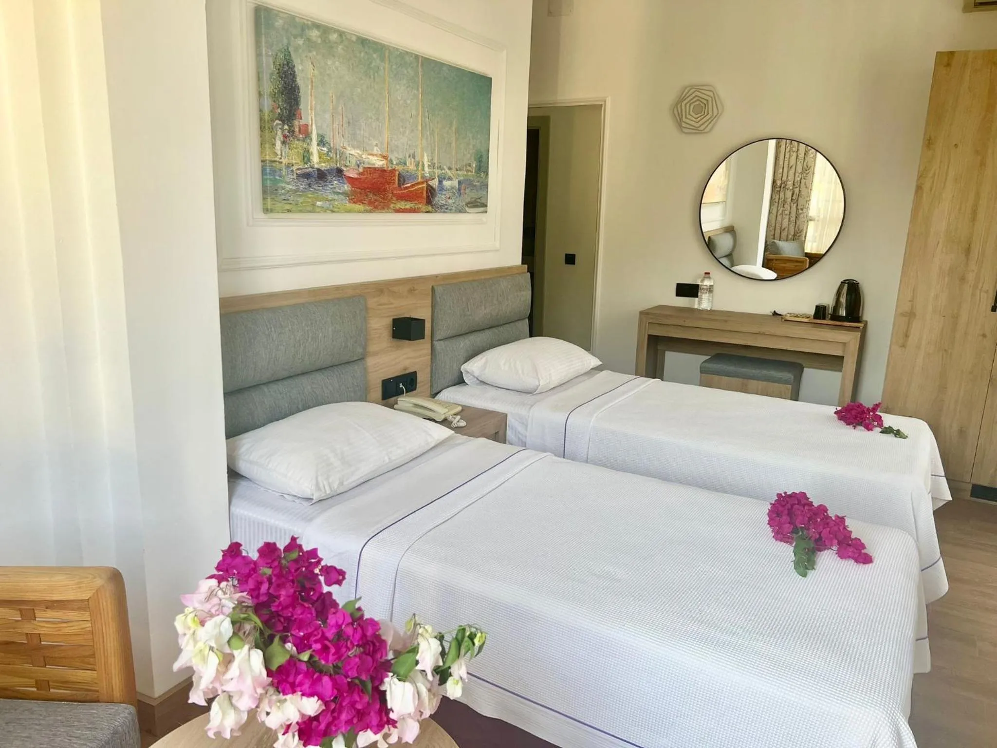 Bedroom, Bed in Carikci Hotel