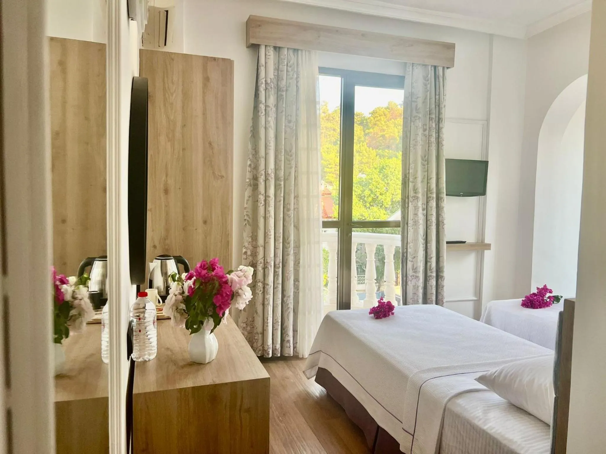 Bedroom, Bed in Carikci Hotel