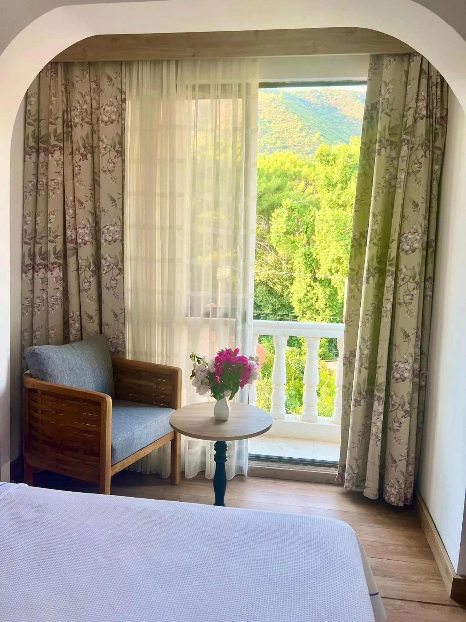 Seating area, Bed in Carikci Hotel