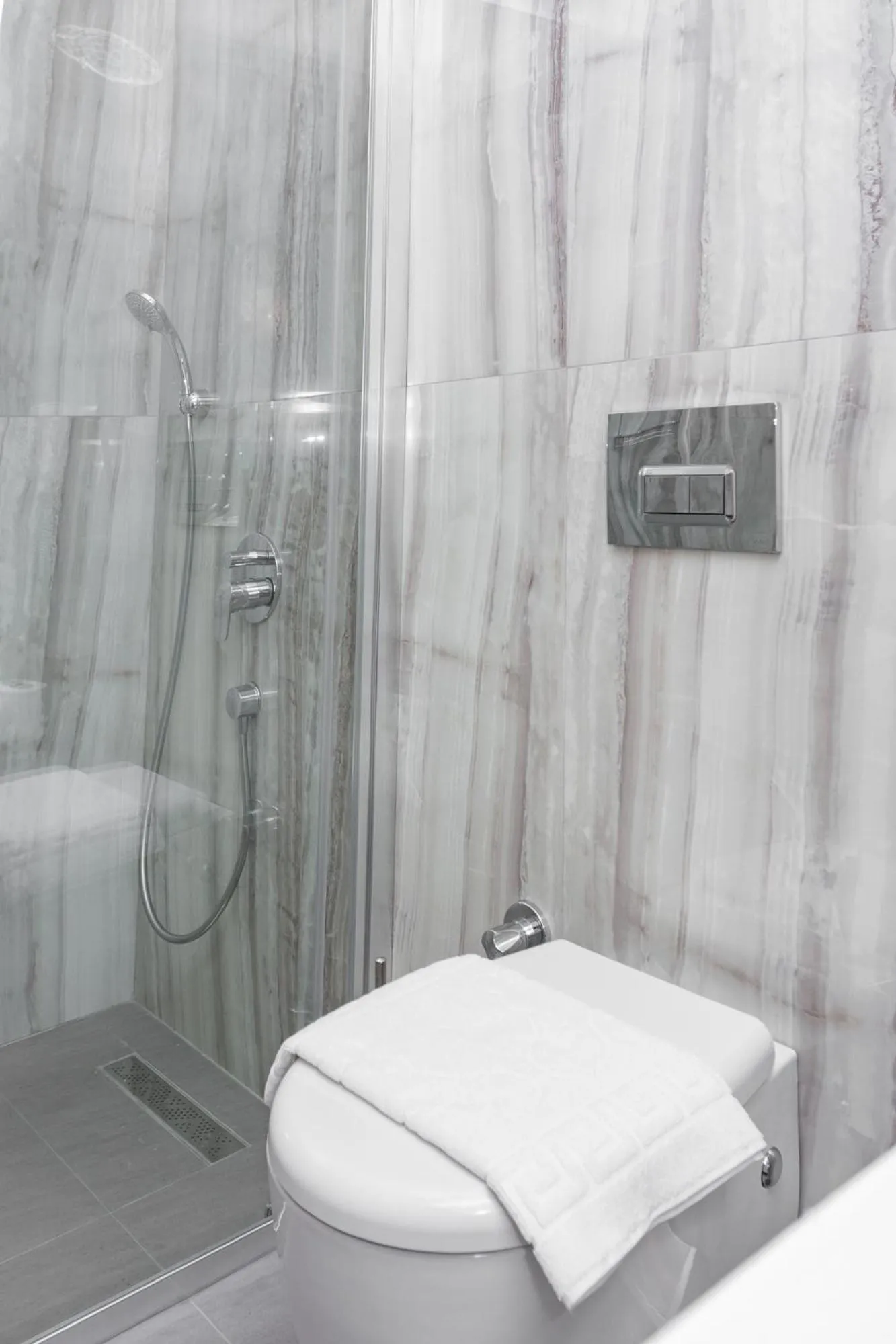 Bathroom in Graf Victor Hotel