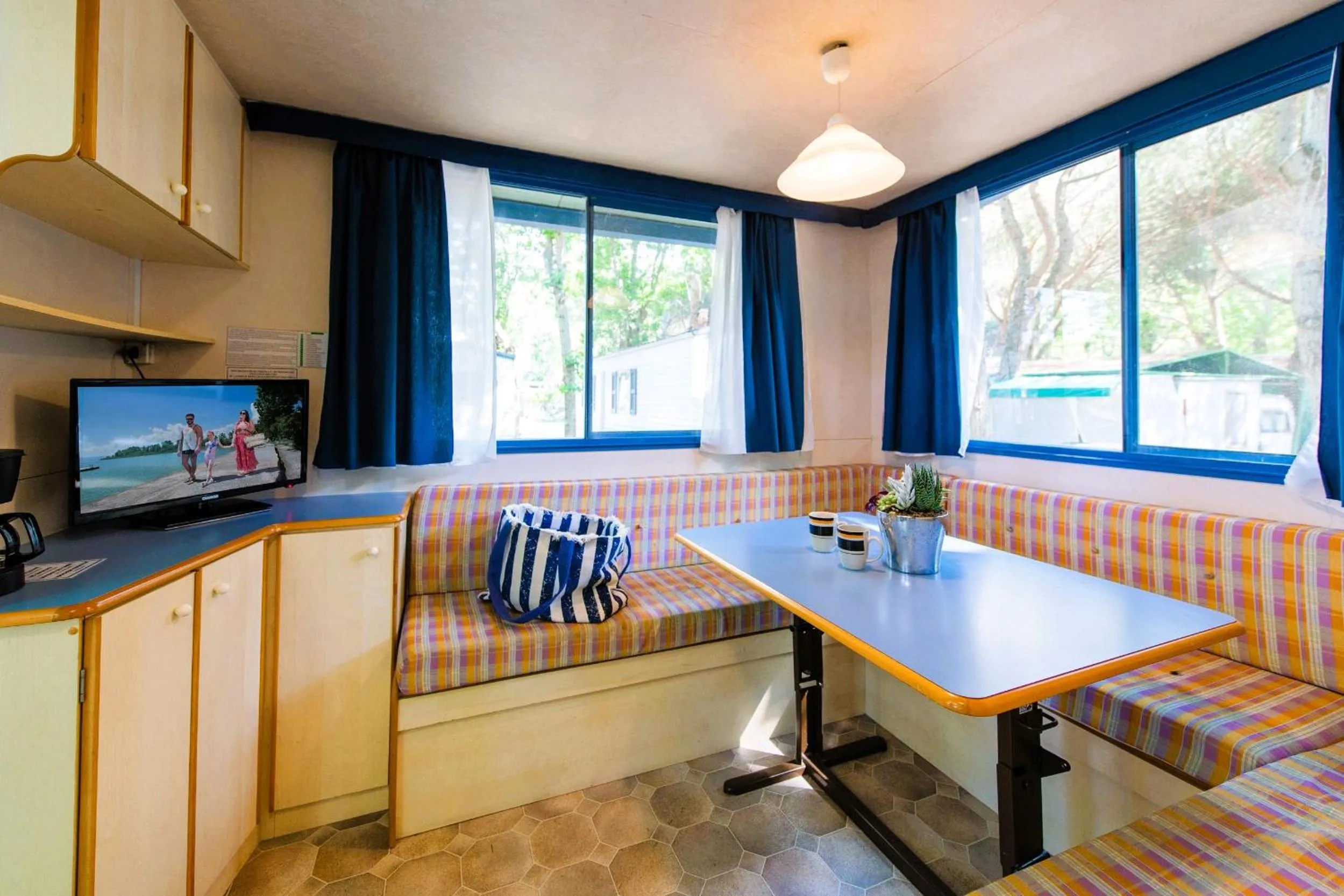 Kitchen or kitchenette in Camping Village Punta Navaccia