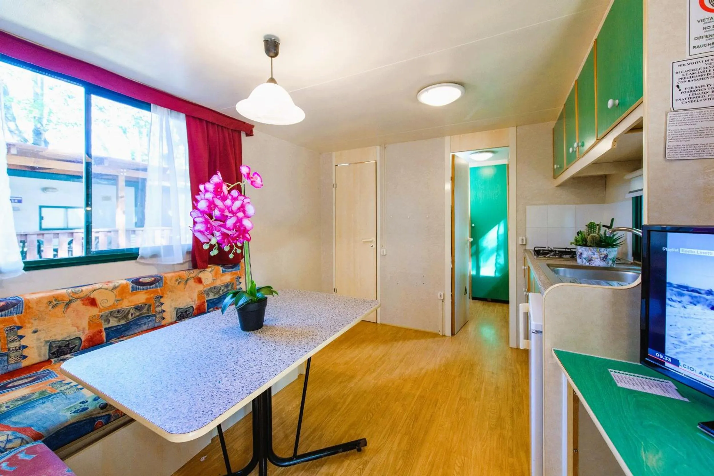 Kitchen or kitchenette in Camping Village Punta Navaccia