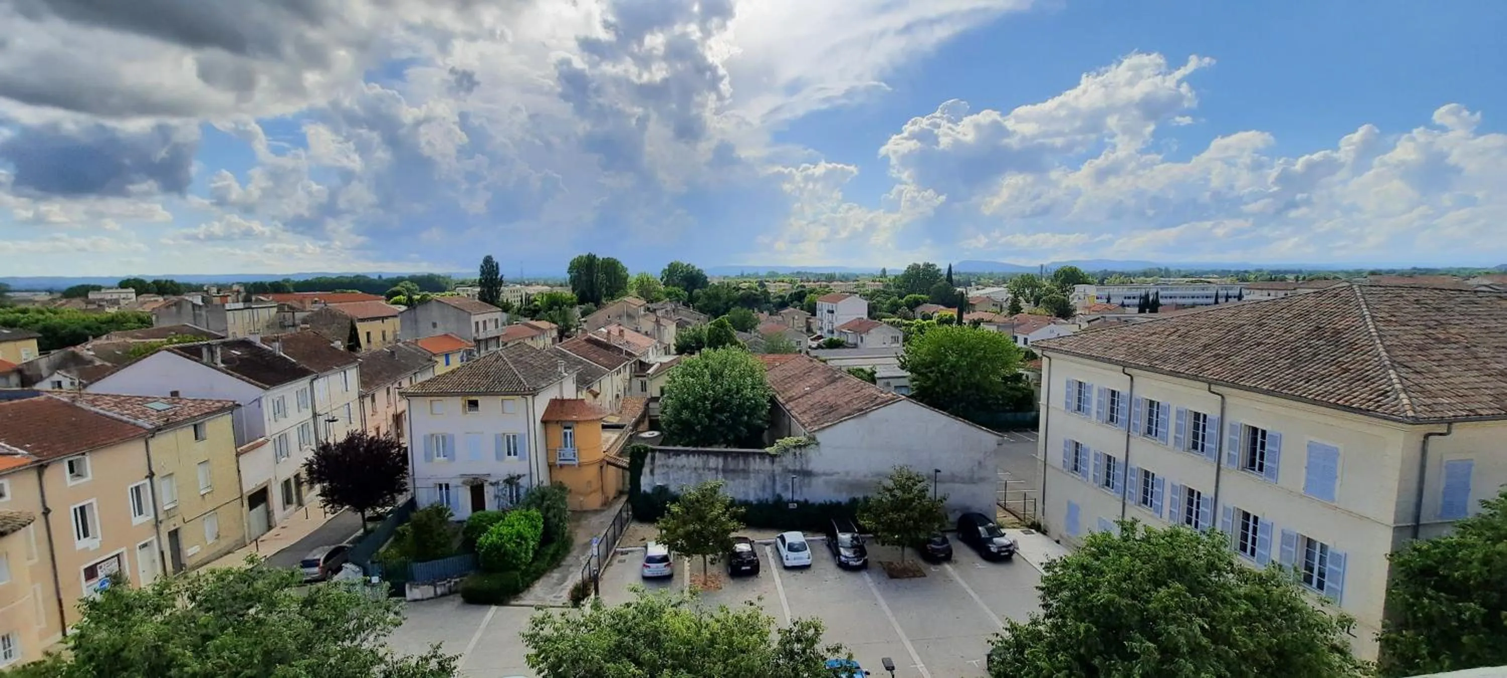 Day in KYRIAD ORANGE Centre Ville - HOTEL & RESTAURANT & BAR - La Galerie d'Art des Princes - Provence Alpes Côte d'Azur - France - Proche A7-A9 - exit21- Châteauneuf-du-Pape Avignon Bollene Nimes - 24h-24h