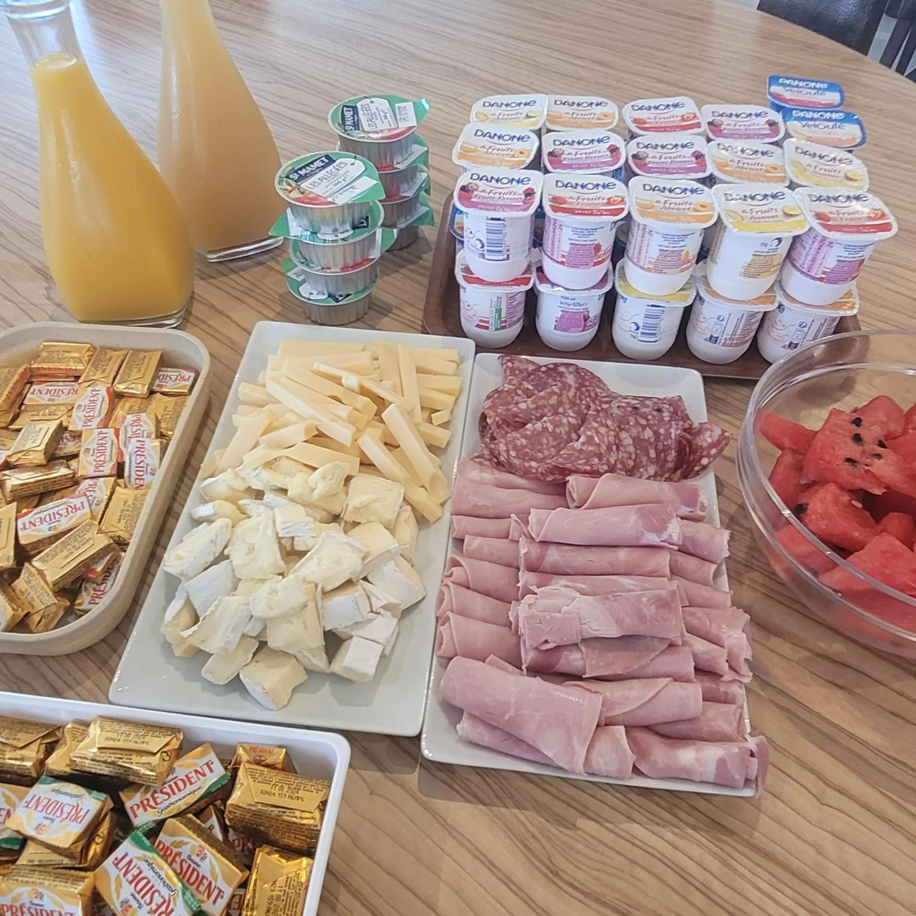 Breakfast in KYRIAD ORANGE Centre Ville - HOTEL & RESTAURANT & BAR - La Galerie d'Art des Princes - Provence Alpes Côte d'Azur - France - Proche A7-A9 - exit21- Châteauneuf-du-Pape Avignon Bollene Nimes - 24h-24h