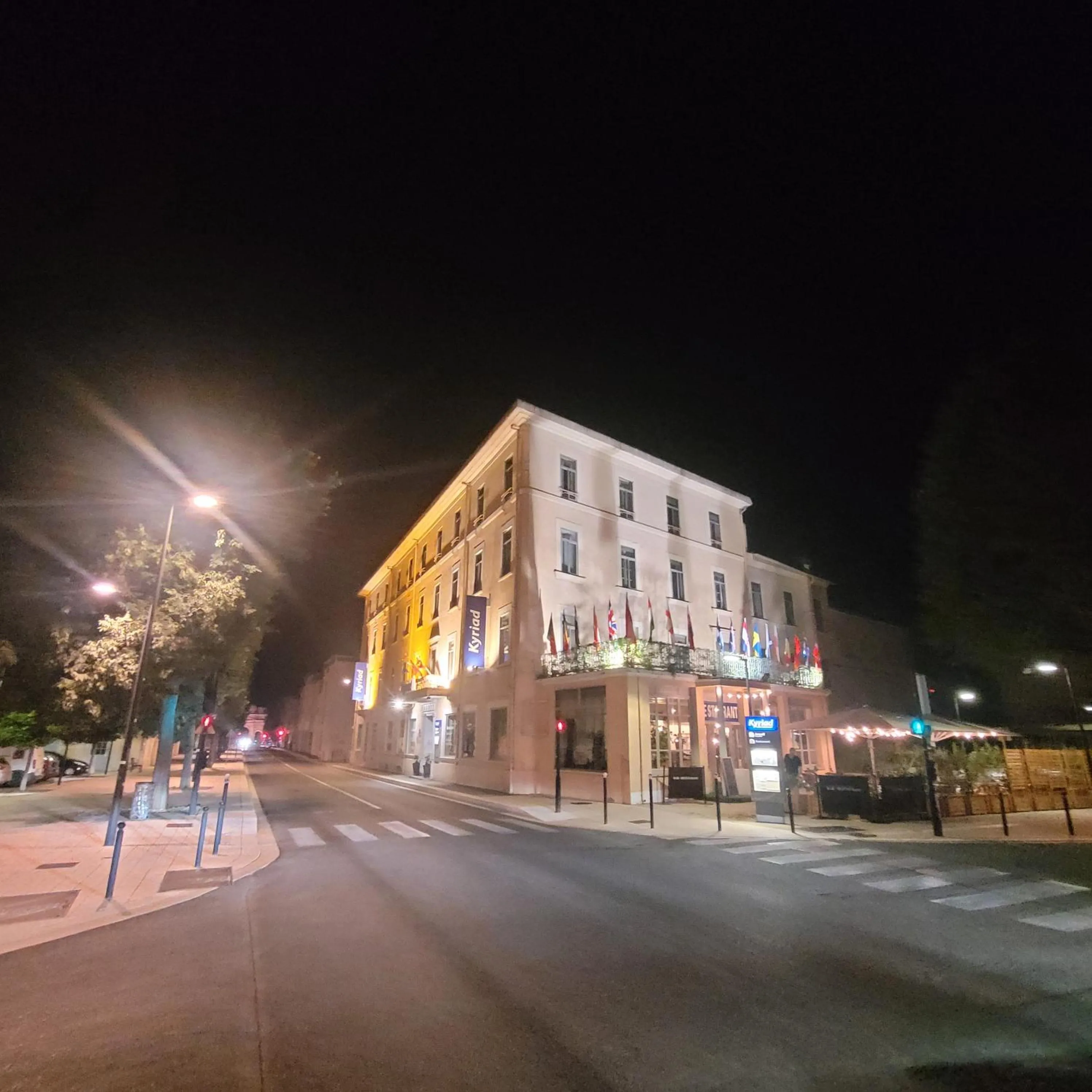 Off site in KYRIAD ORANGE Centre Ville - HOTEL & RESTAURANT & BAR - La Galerie d'Art des Princes - Provence Alpes Côte d'Azur - France - Proche A7-A9 - exit21- Châteauneuf-du-Pape Avignon Bollene Nimes - 24h-24h