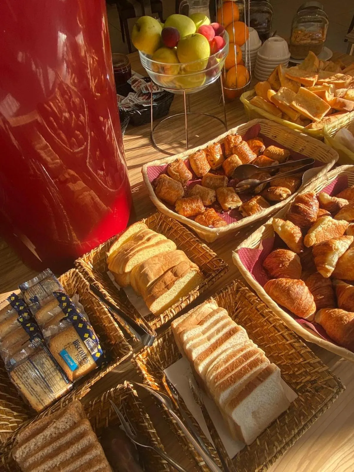 Breakfast in KYRIAD ORANGE Centre Ville - HOTEL & RESTAURANT & BAR - La Galerie d'Art des Princes - Provence Alpes Côte d'Azur - France - Proche A7-A9 - exit21- Châteauneuf-du-Pape Avignon Bollene Nimes - 24h-24h