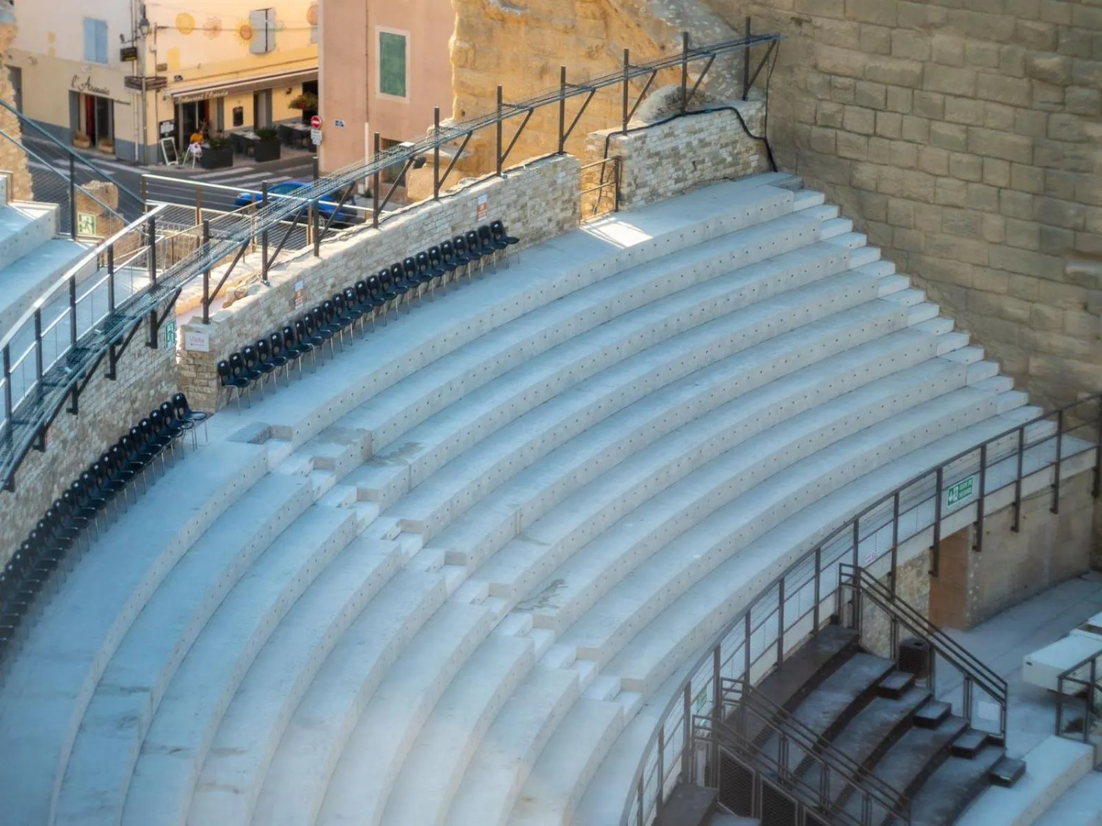 Nearby landmark in KYRIAD ORANGE Centre Ville - HOTEL & RESTAURANT & BAR - La Galerie d'Art des Princes - Provence Alpes Côte d'Azur - France - Proche A7-A9 - exit21- Châteauneuf-du-Pape Avignon Bollene Nimes - 24h-24h