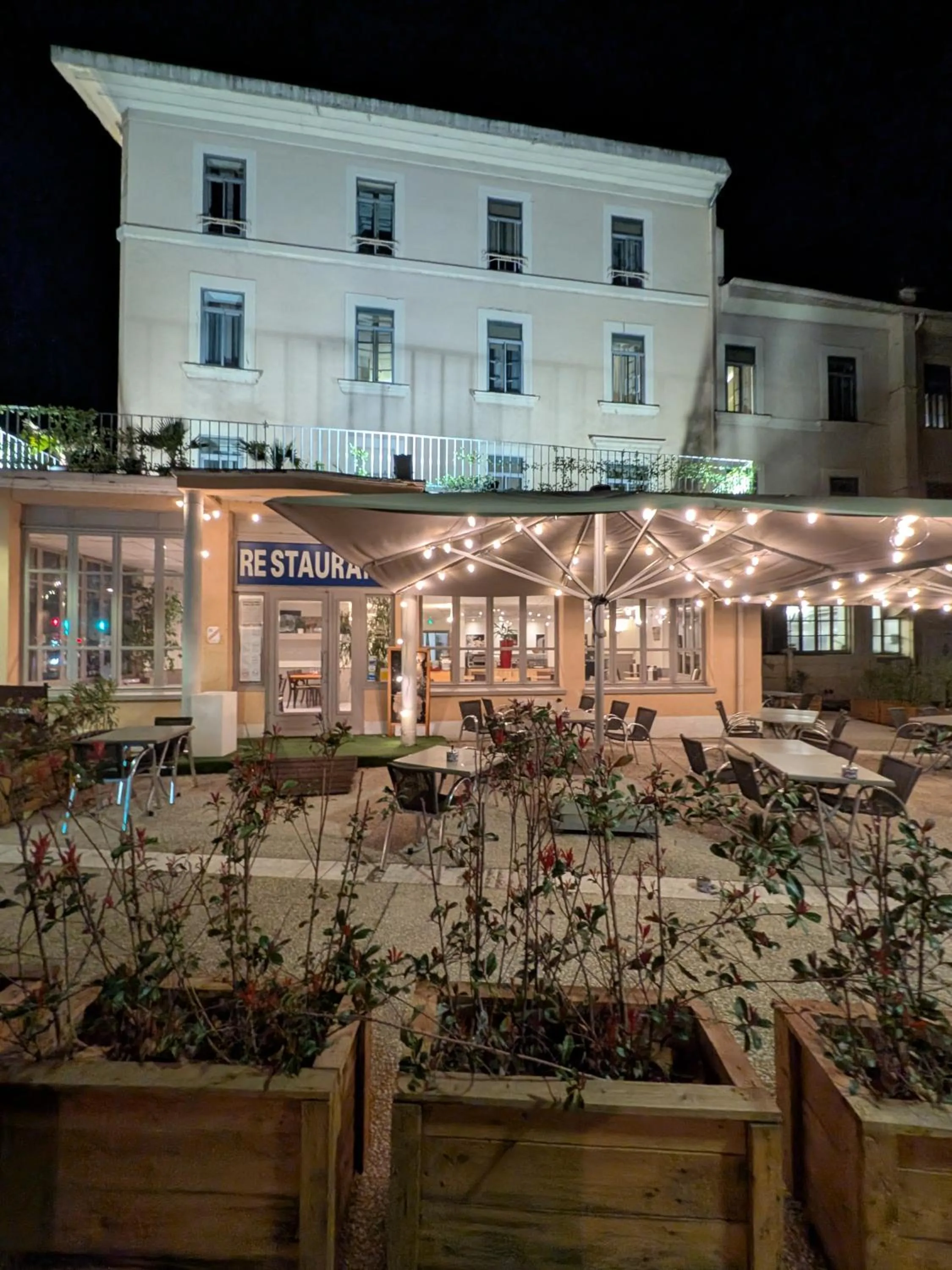 Street view in KYRIAD ORANGE Centre Ville - HOTEL & RESTAURANT & BAR - La Galerie d'Art des Princes - Provence Alpes Côte d'Azur - France - Proche A7-A9 - exit21- Châteauneuf-du-Pape Avignon Bollene Nimes - 24h-24h