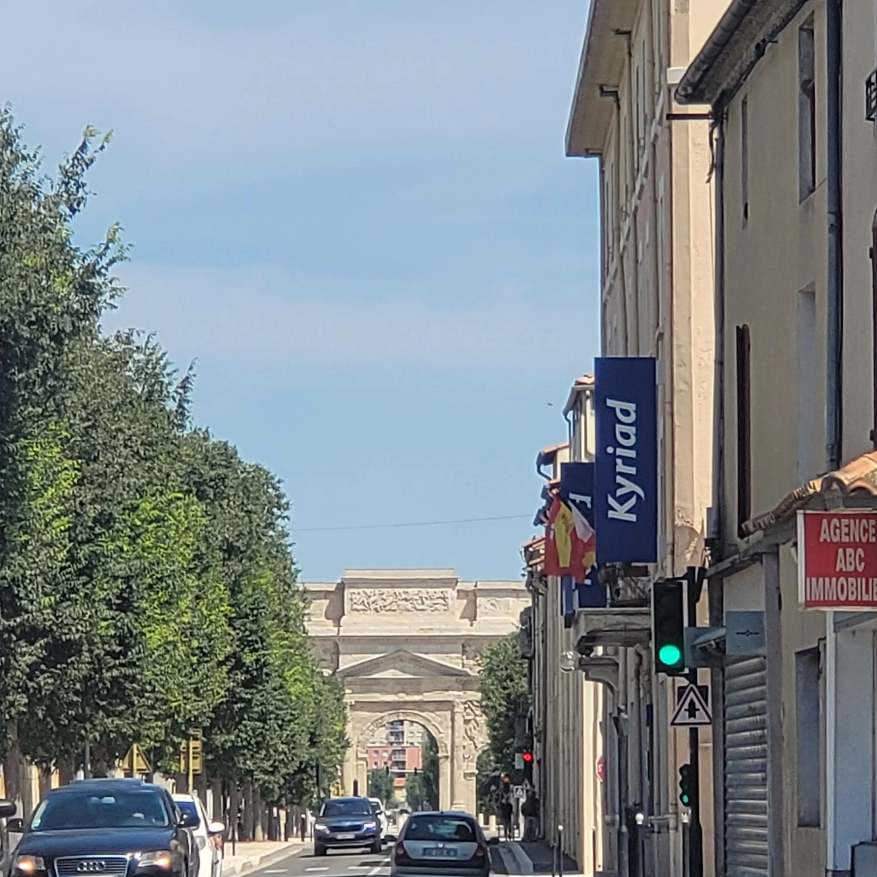 Property building in KYRIAD ORANGE Centre Ville - HOTEL & RESTAURANT & BAR - La Galerie d'Art des Princes - Provence Alpes Côte d'Azur - France - Proche A7-A9 - exit21- Châteauneuf-du-Pape Avignon Bollene Nimes - 24h-24h