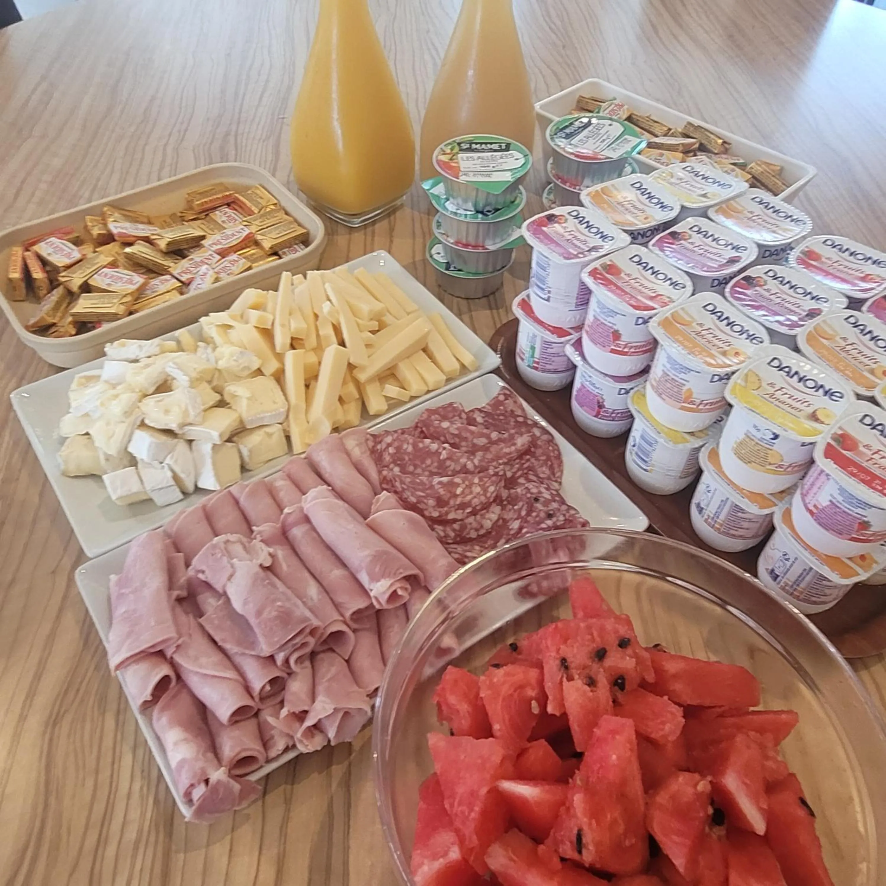 Breakfast in KYRIAD ORANGE Centre Ville - HOTEL & RESTAURANT & BAR - La Galerie d'Art des Princes - Provence Alpes Côte d'Azur - France - Proche A7-A9 - exit21- Châteauneuf-du-Pape Avignon Bollene Nimes - 24h-24h