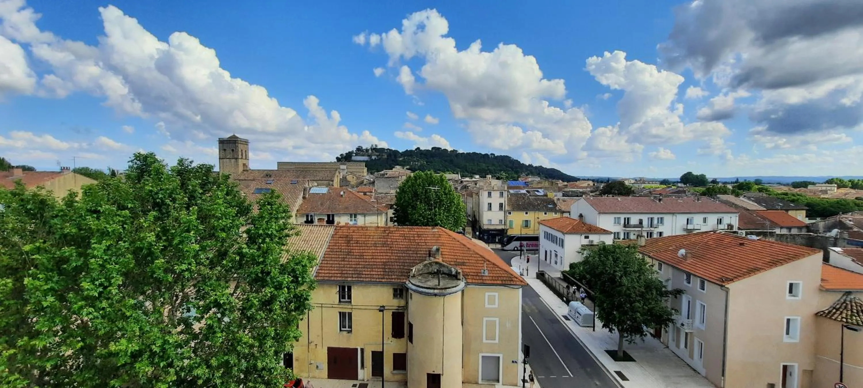 Day in KYRIAD ORANGE Centre Ville - HOTEL & RESTAURANT & BAR - La Galerie d'Art des Princes - Provence Alpes Côte d'Azur - France - Proche A7-A9 - exit21- Châteauneuf-du-Pape Avignon Bollene Nimes - 24h-24h