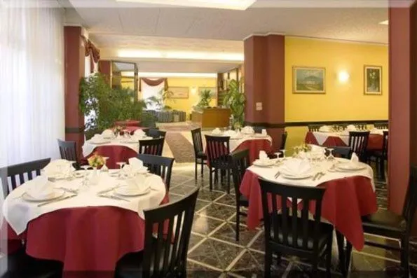 Restaurant/places to eat in Hotel Florida