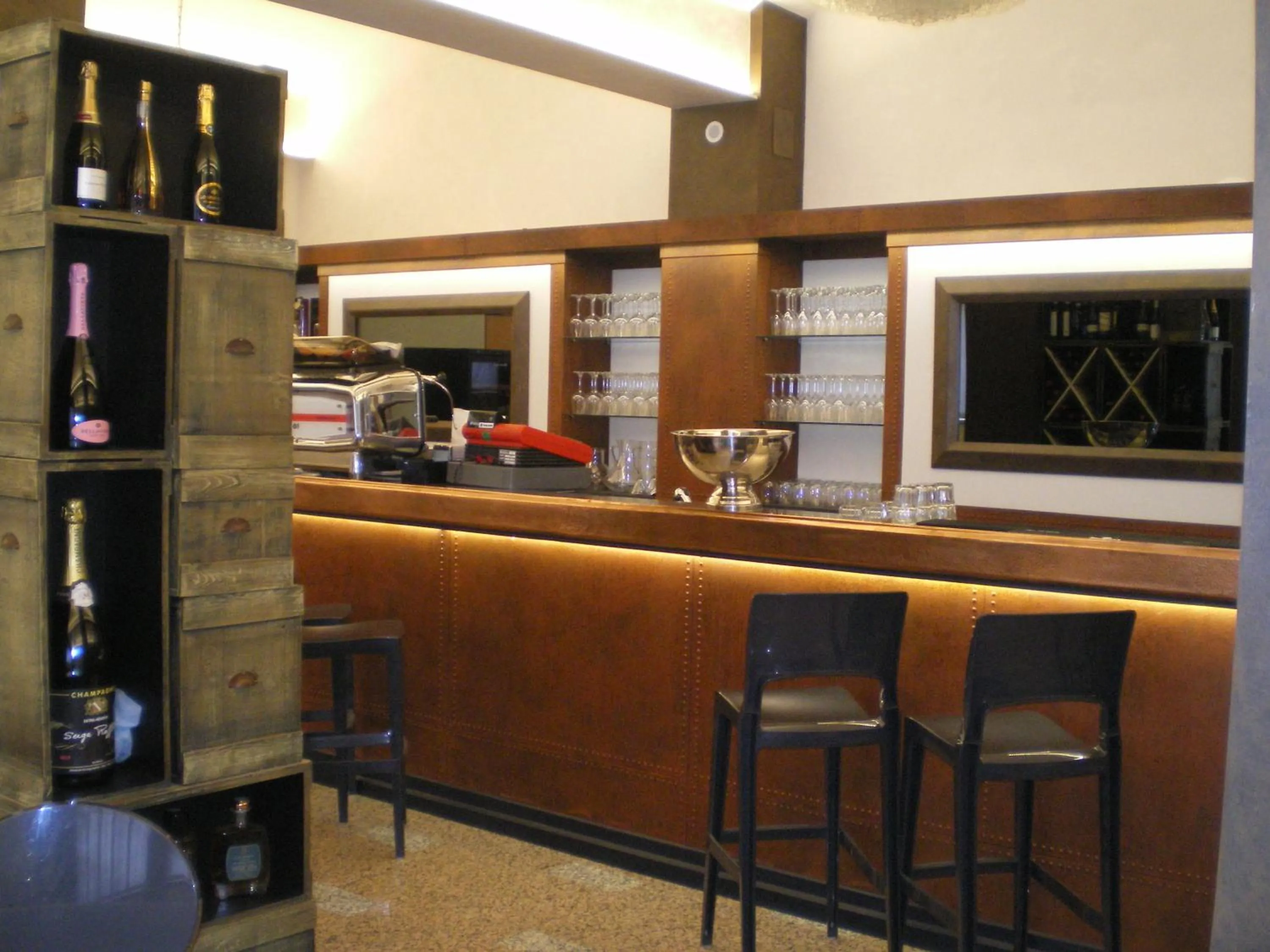 Restaurant/places to eat in Hotel Pico