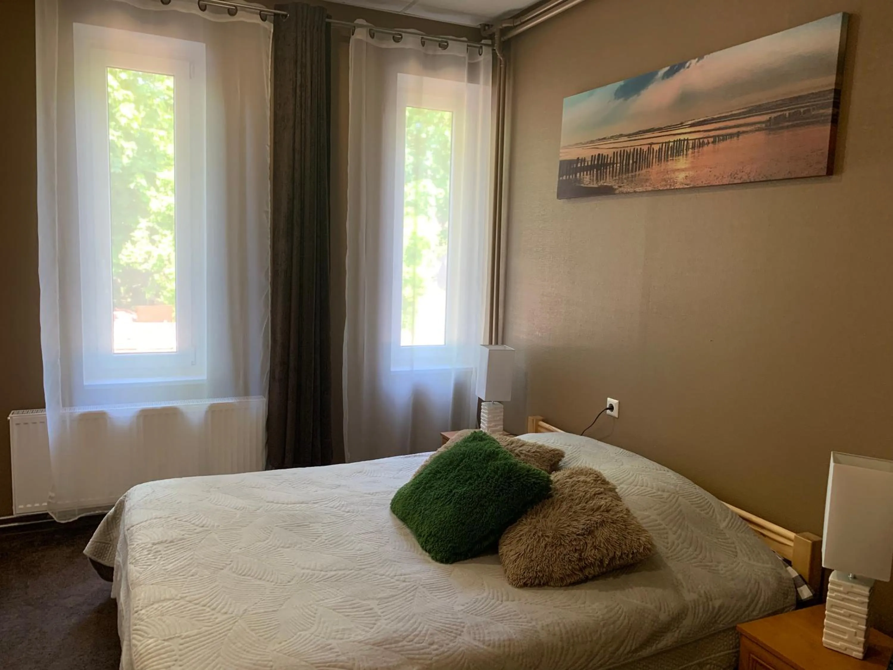 Photo of the whole room in Portoss