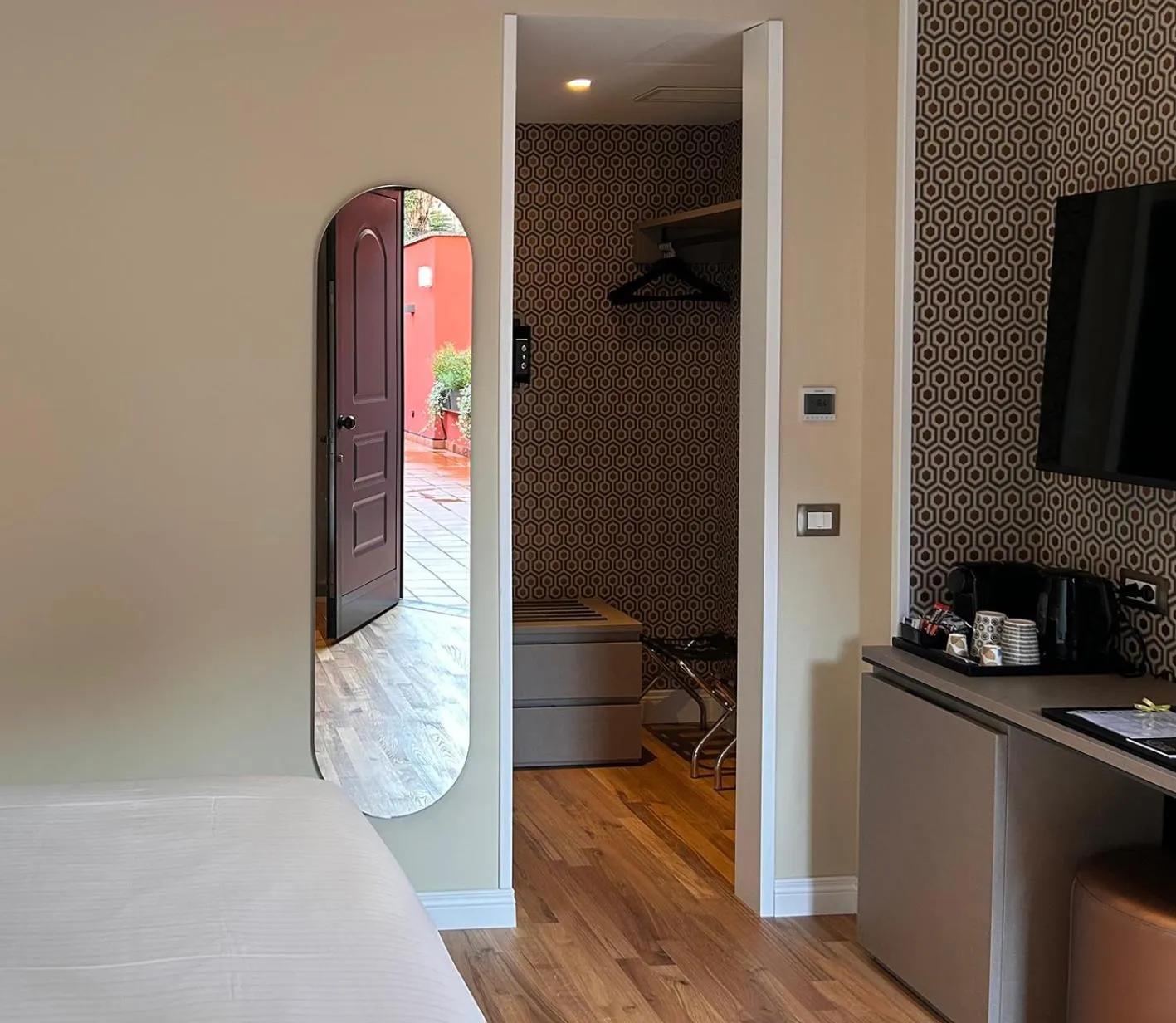 TV and multimedia, Bed in Caruso Place Luxury Rooms & Suites