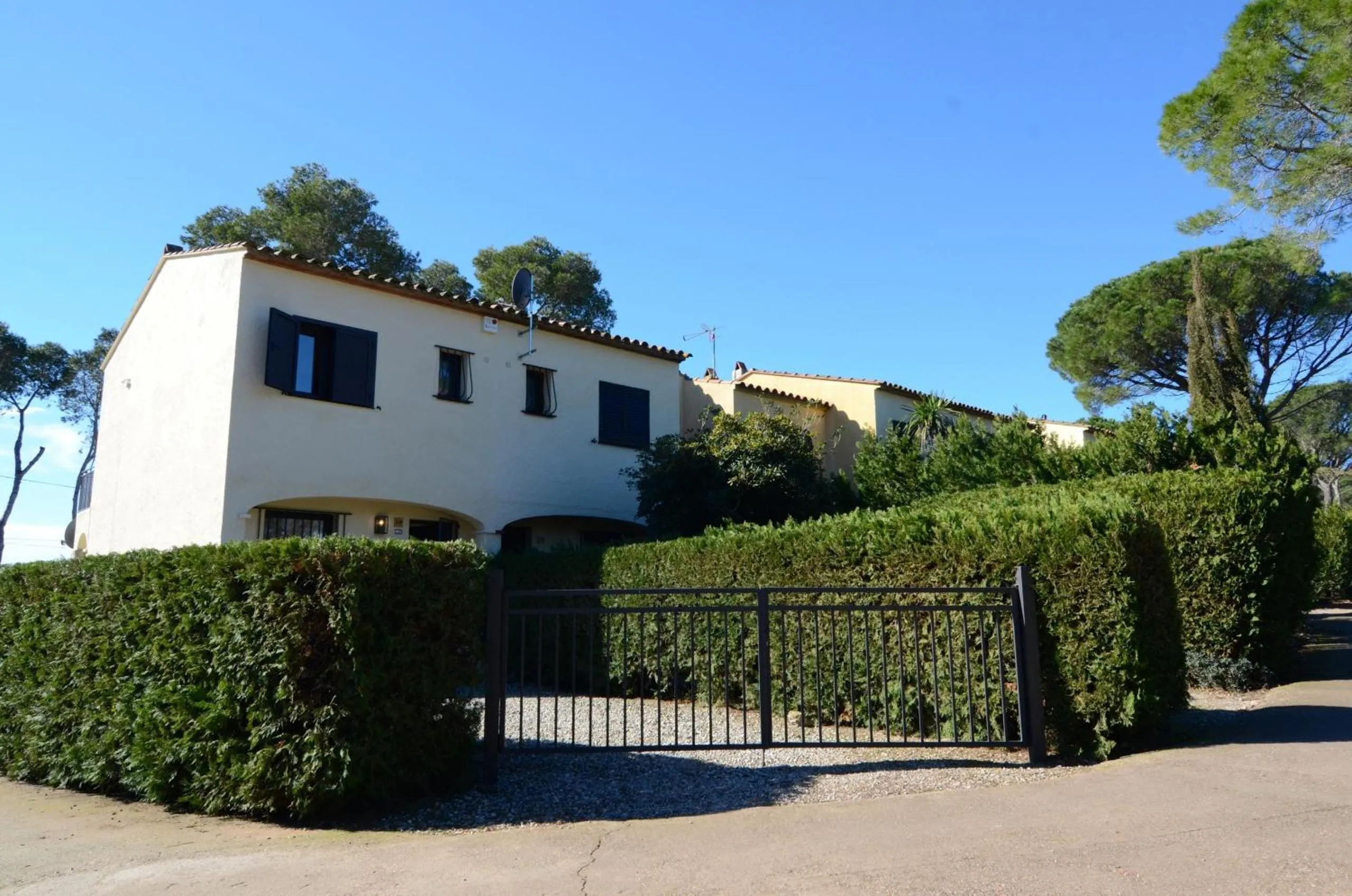 Property building in ATENES 12