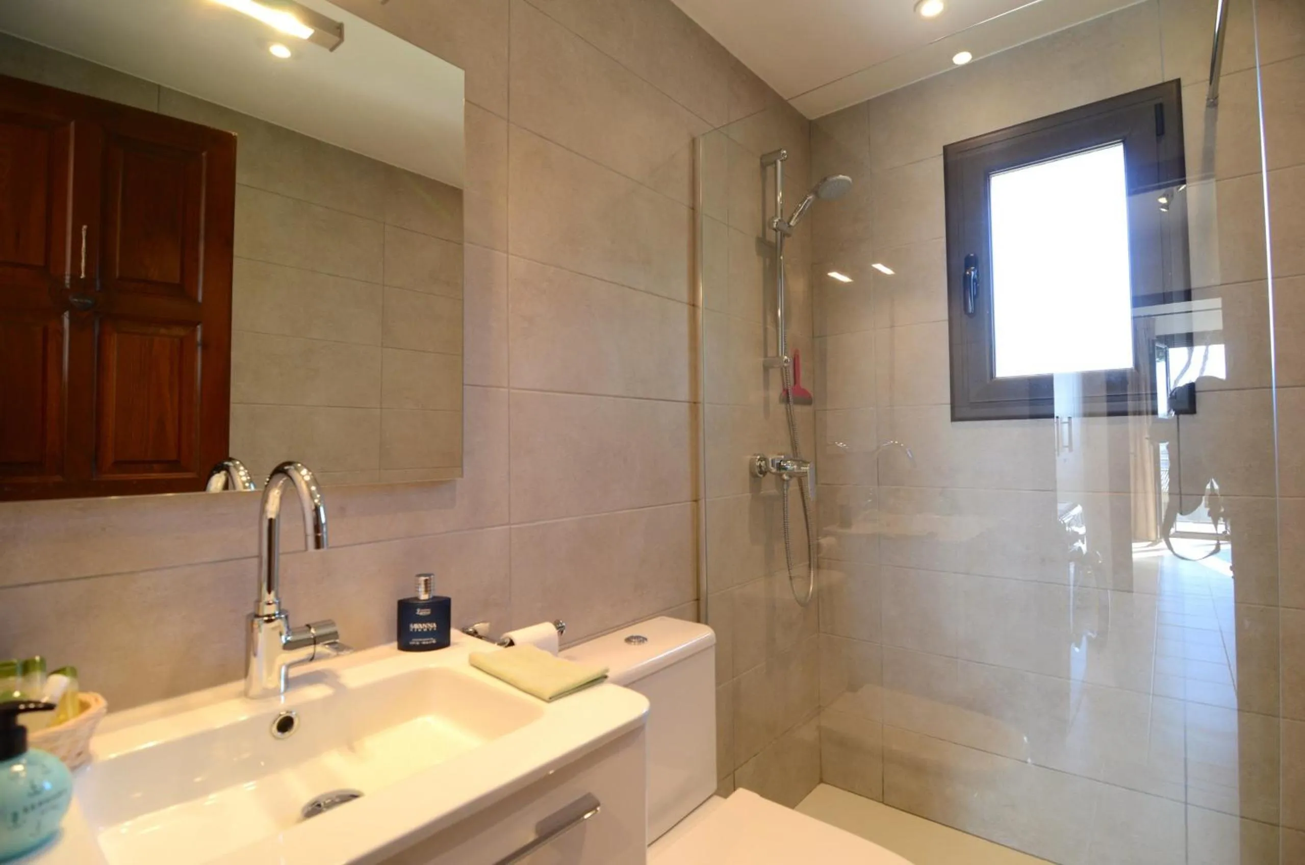 Bathroom in ATENES 12