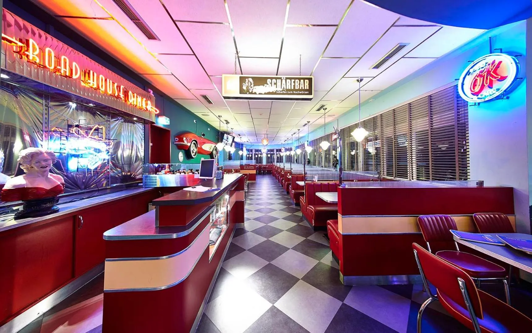 Restaurant/places to eat in Road House Hotel