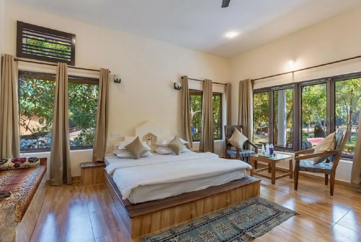 Bedroom, Bed in Jungle King Resort
