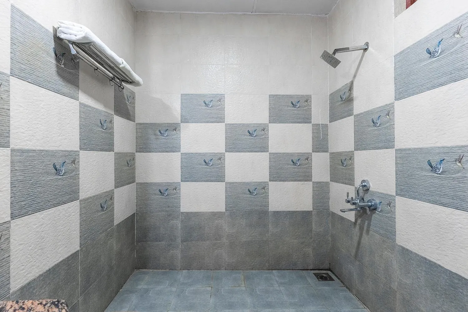 Shower in Jungle King Resort