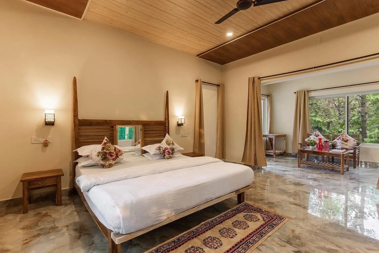 Bedroom, Bed in Jungle King Resort