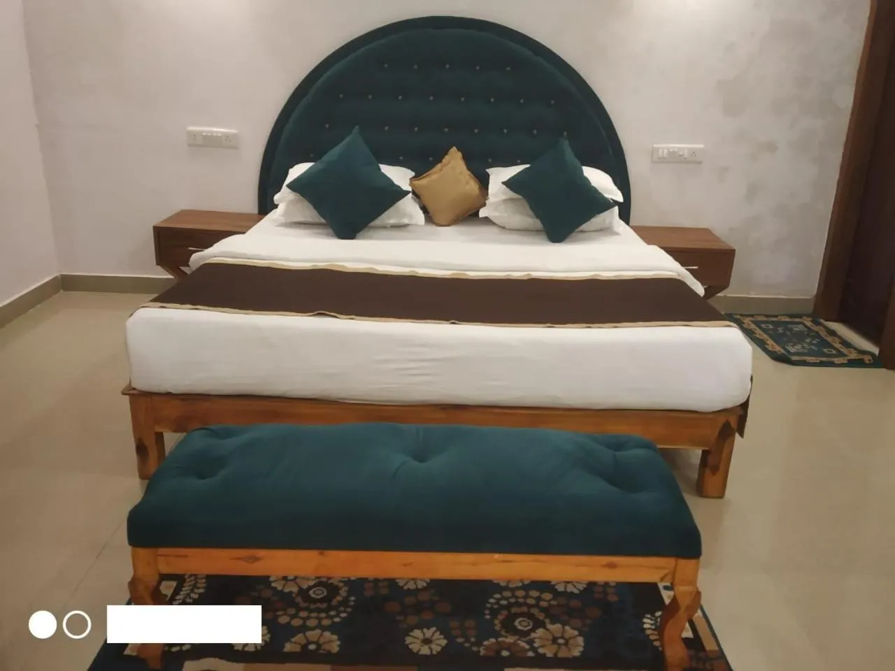 Bed in Jungle King Resort