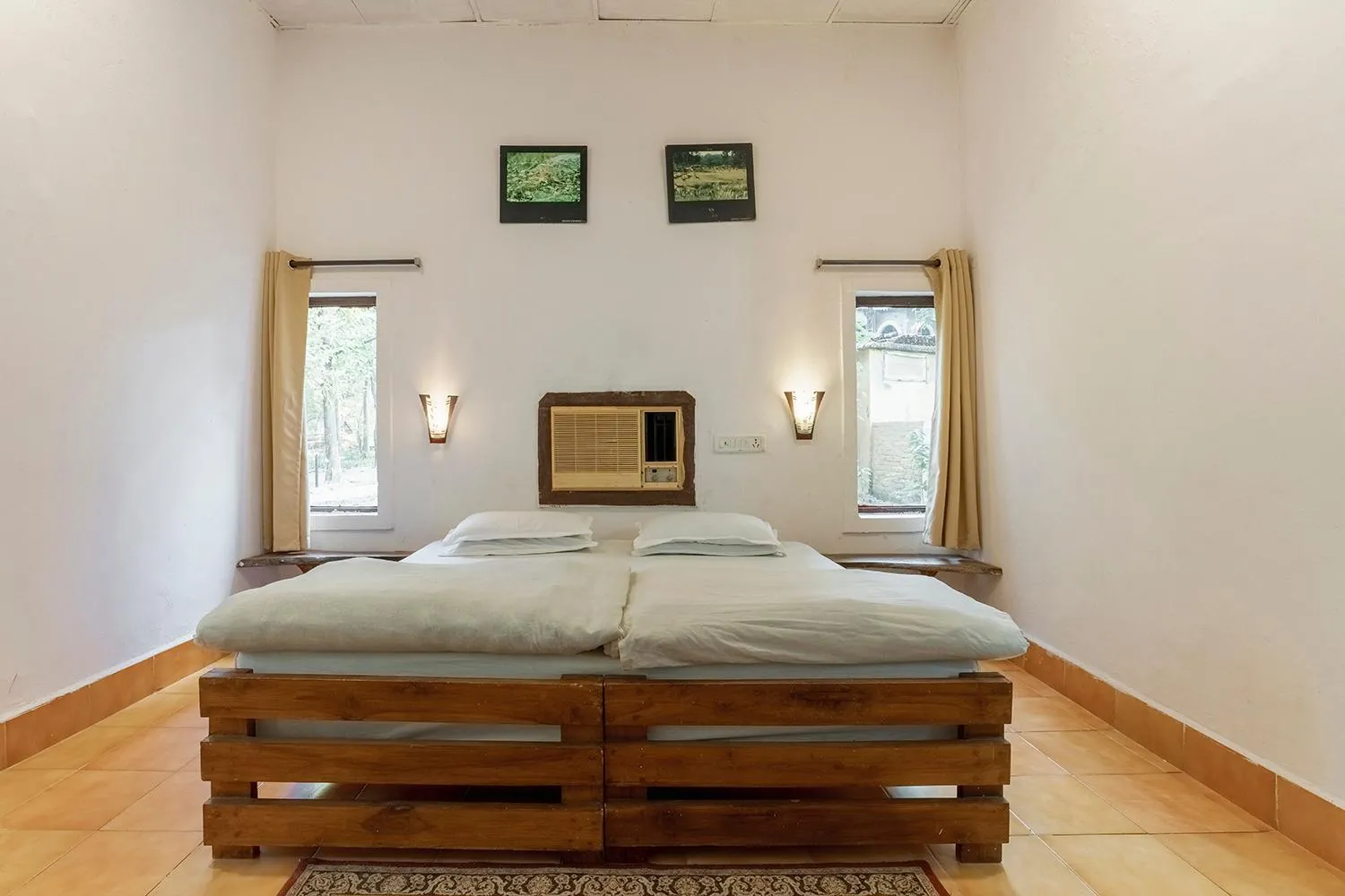 Photo of the whole room, Bed in Jungle King Resort